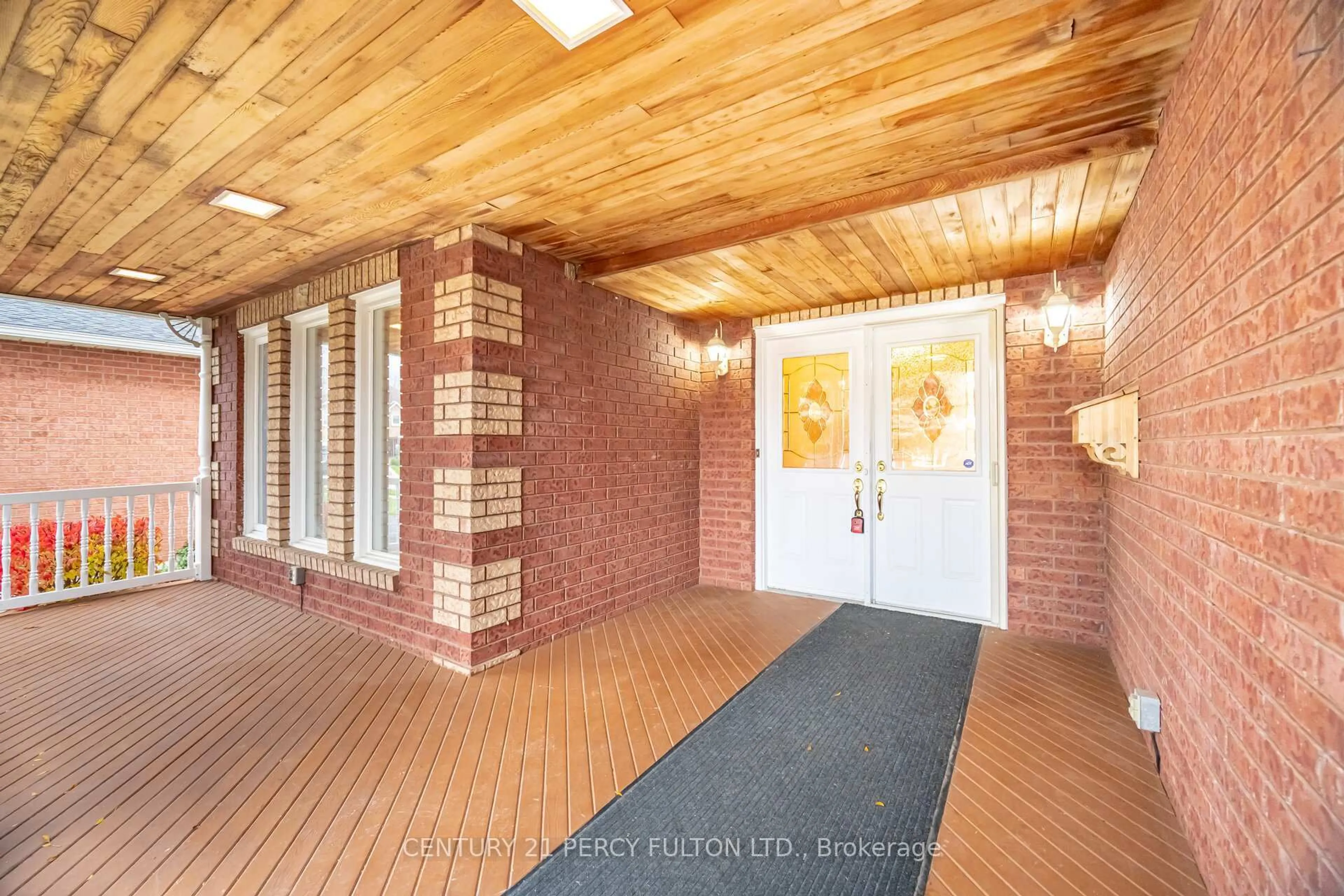 Indoor foyer for 746 Beatty Cres, Cobourg Ontario K9A 5K7