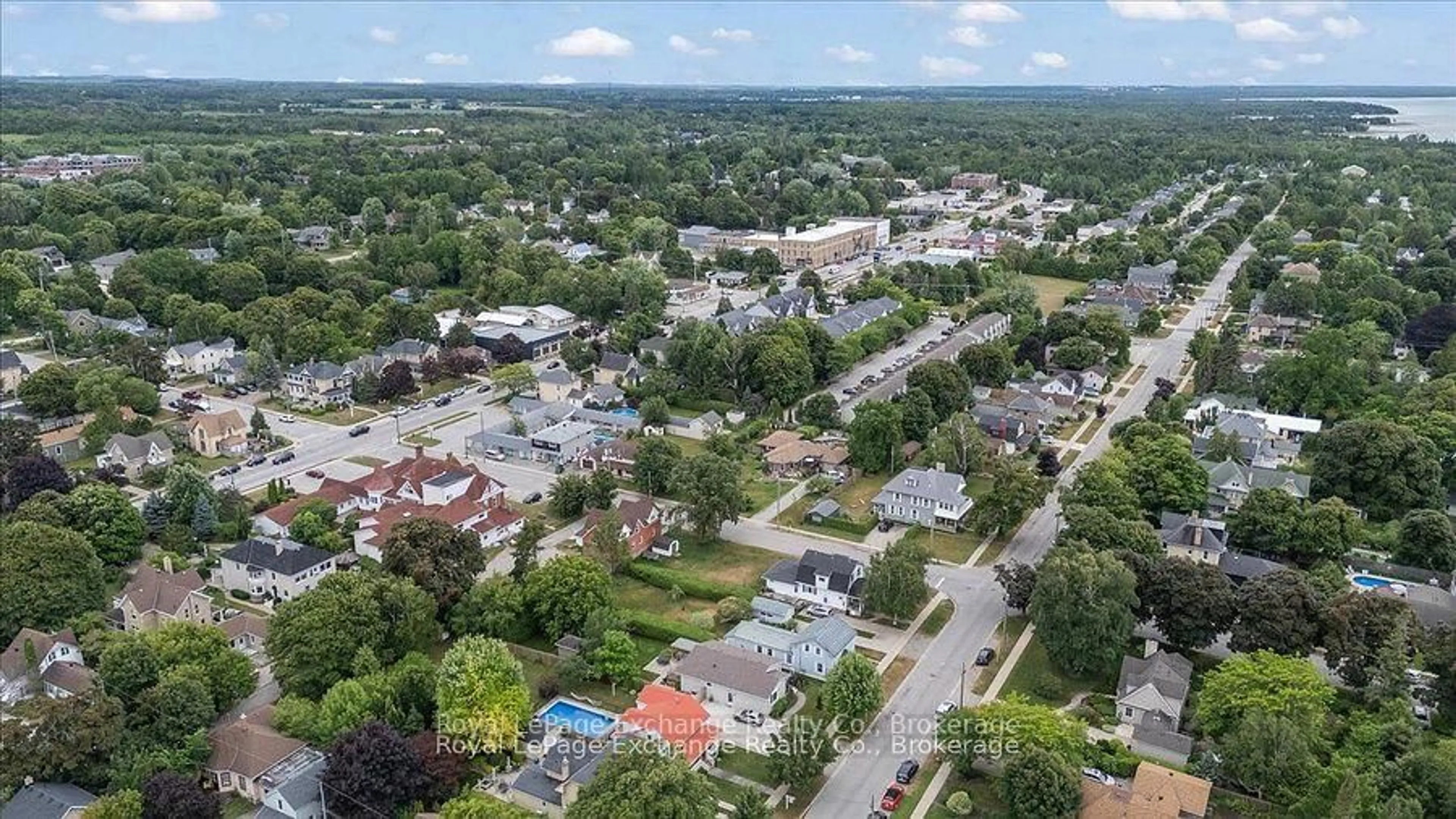 A pic from outside/outdoor area/front of a property/back of a property/a pic from drone, unknown for 40 Grosvenor St, Saugeen Shores Ontario N0H 2L0