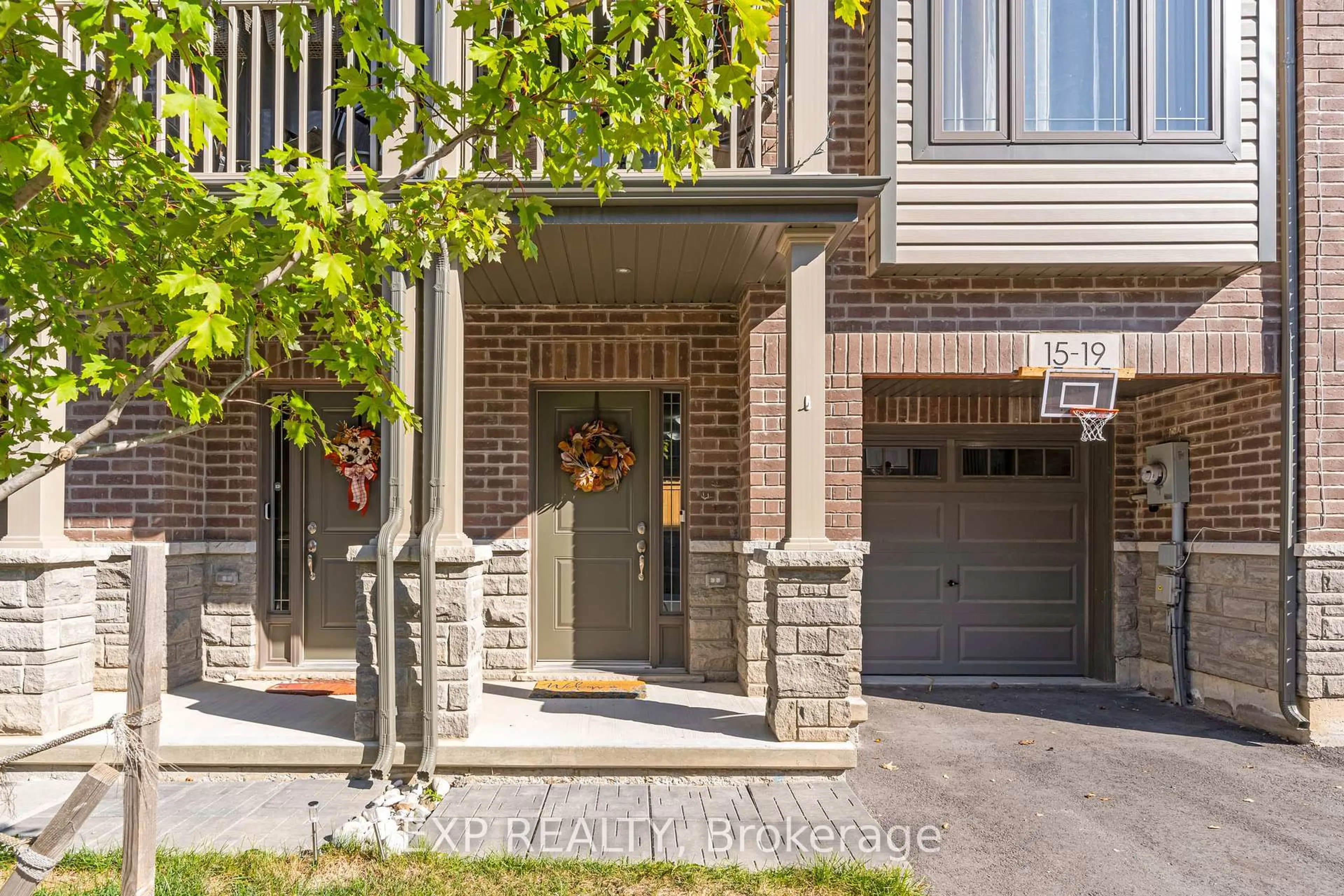 Indoor entryway for 19 Picardy Dr #15, Hamilton Ontario L8J 0M7