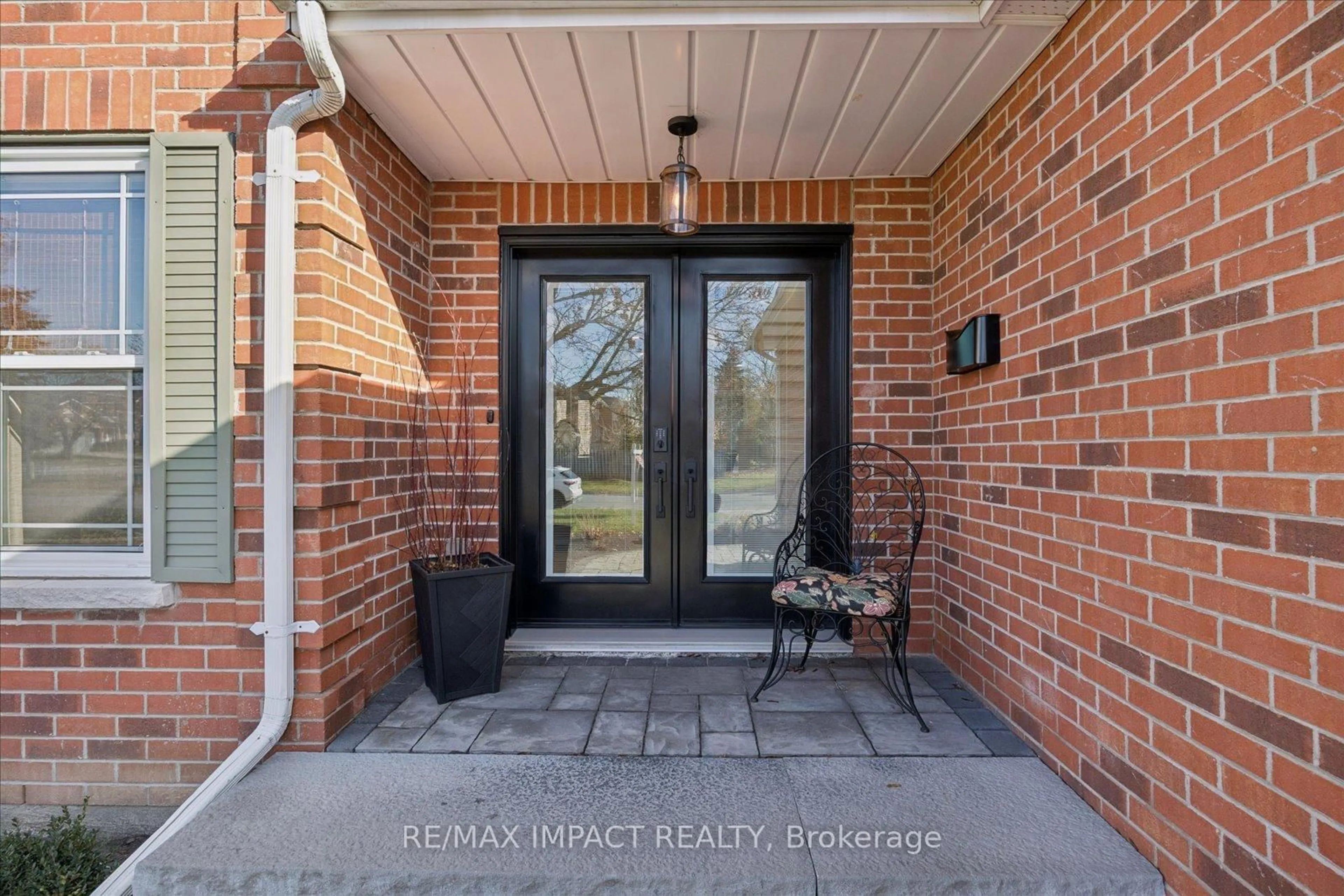Indoor entryway for 1568 Fair Ave, Peterborough Ontario K9K 1T2