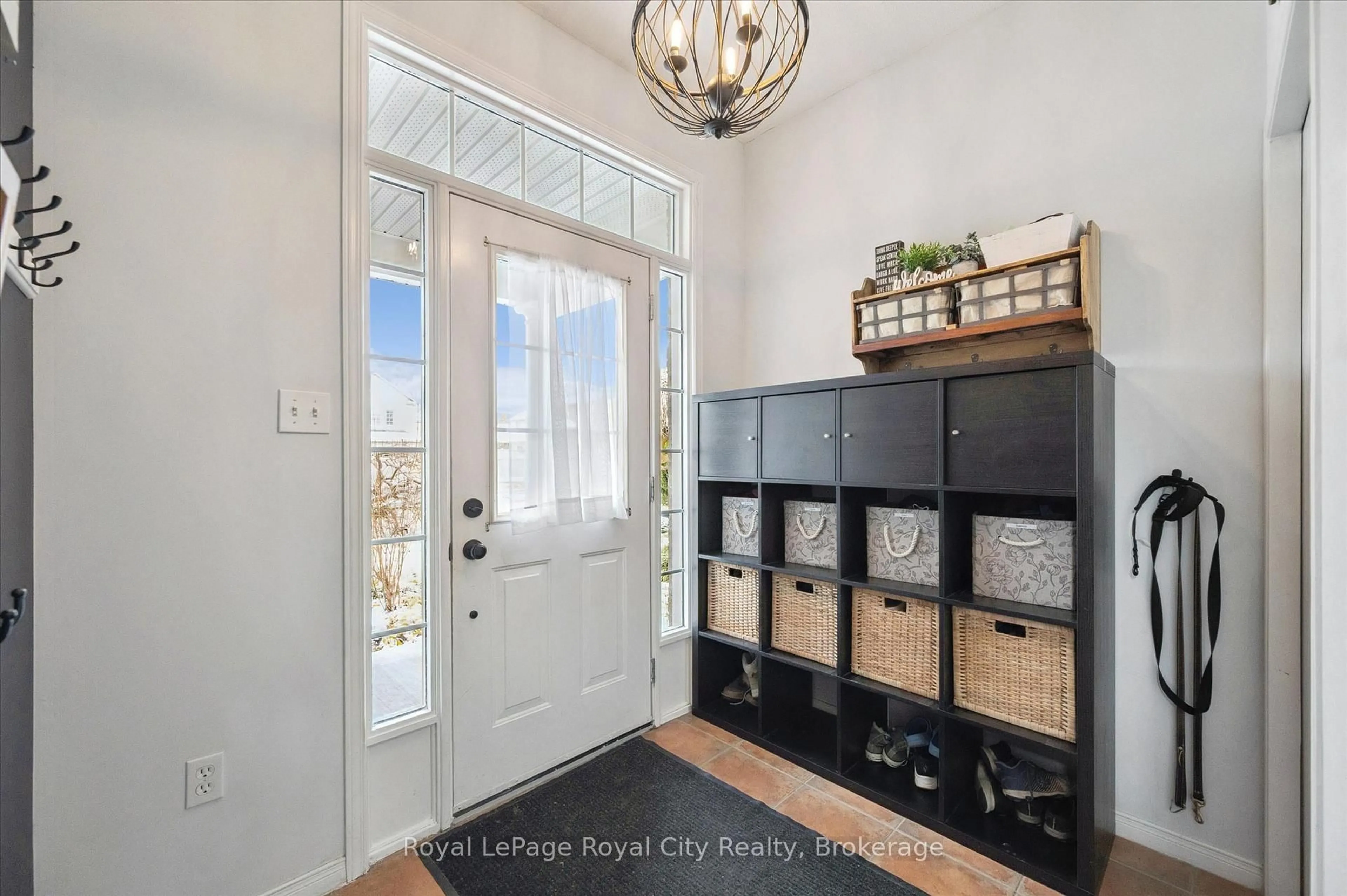 Indoor entryway for 6 Berry Dr, Guelph Ontario N1C 1G8