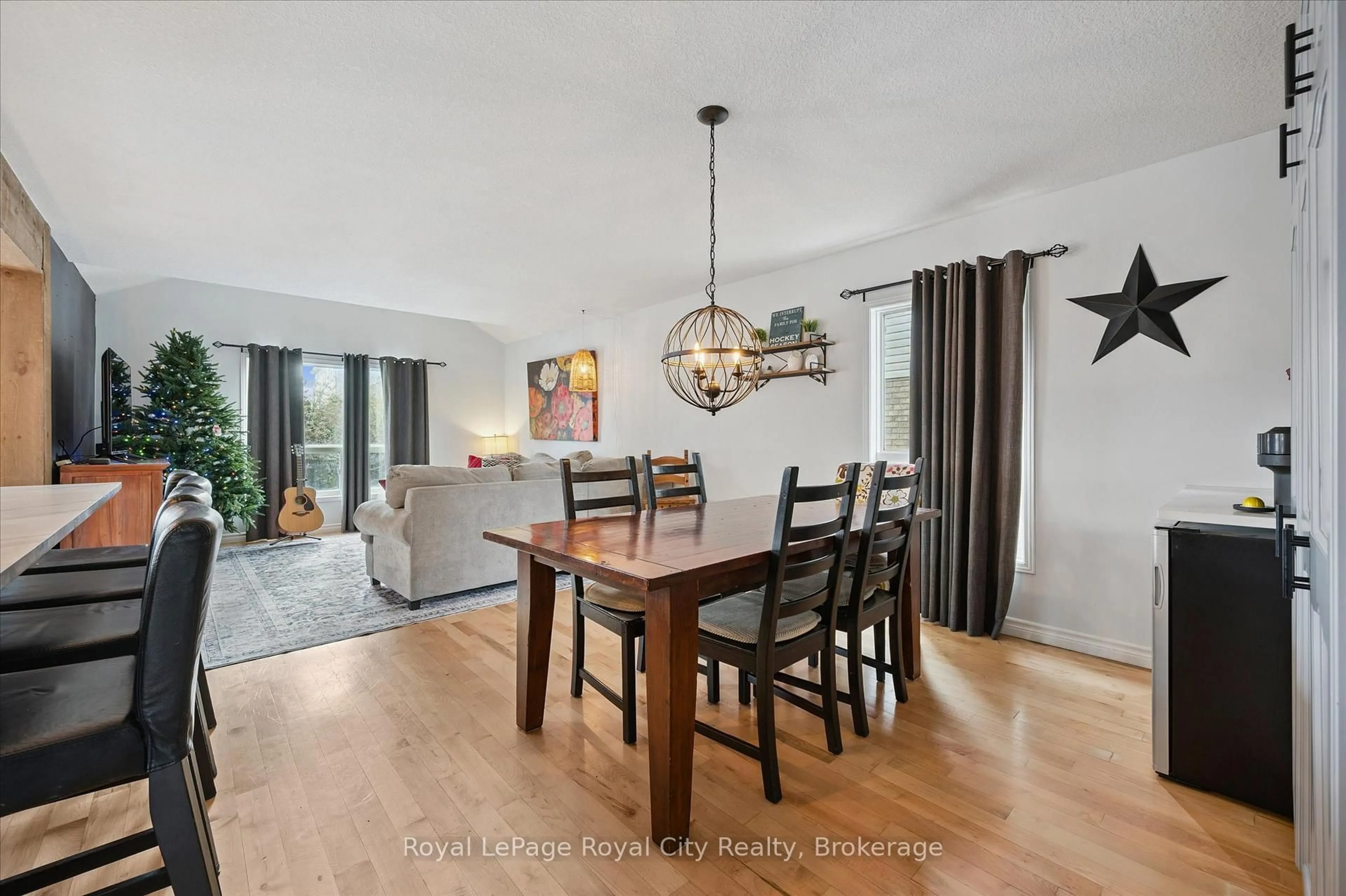 Dining room, wood/laminate floor for 6 Berry Dr, Guelph Ontario N1C 1G8