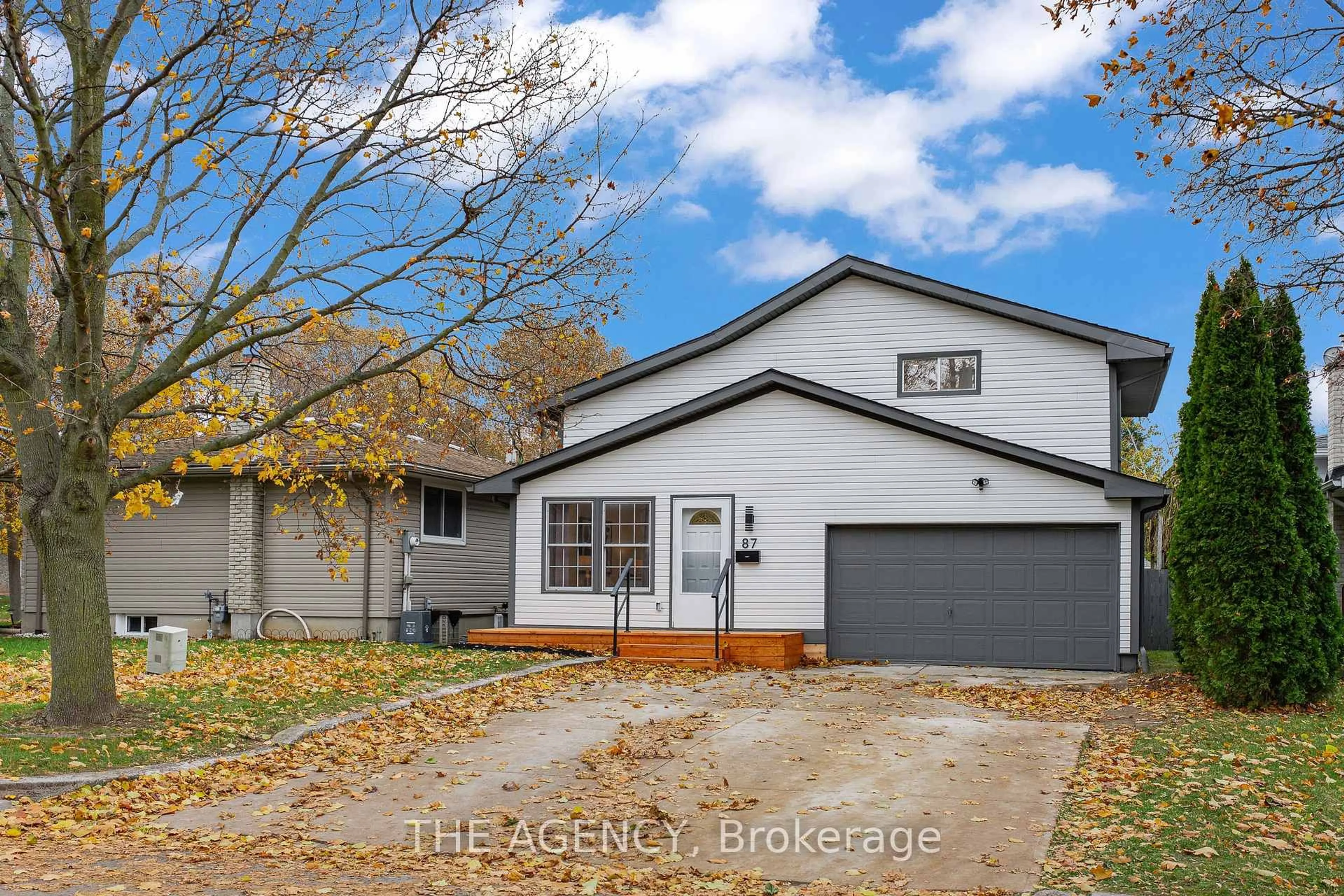 Home with vinyl exterior material, street for 87 Lafayette Dr, St. Catharines Ontario L2N 6C5