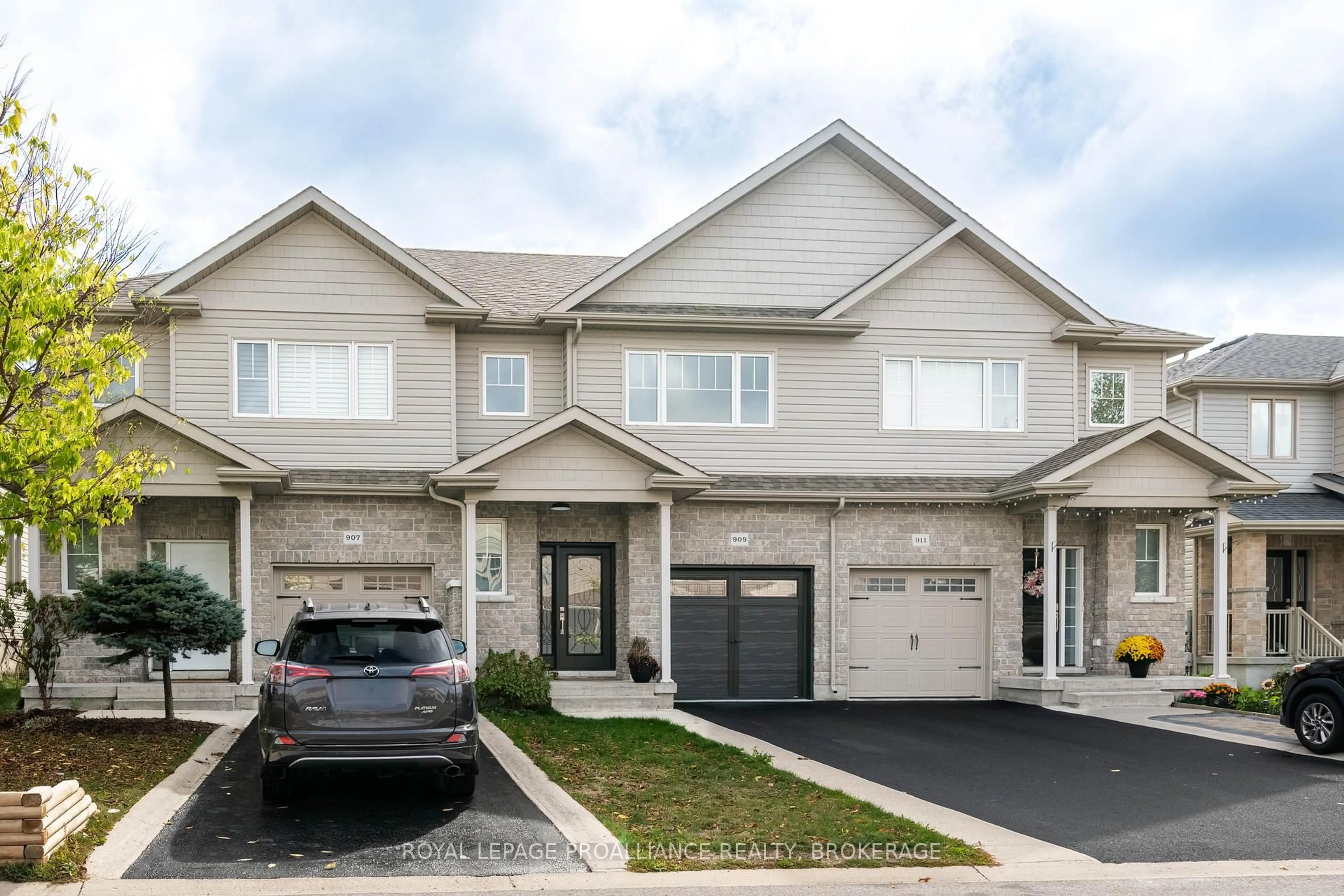 Unknown for 909 Blossom St, Kingston Ontario K7P 0N2