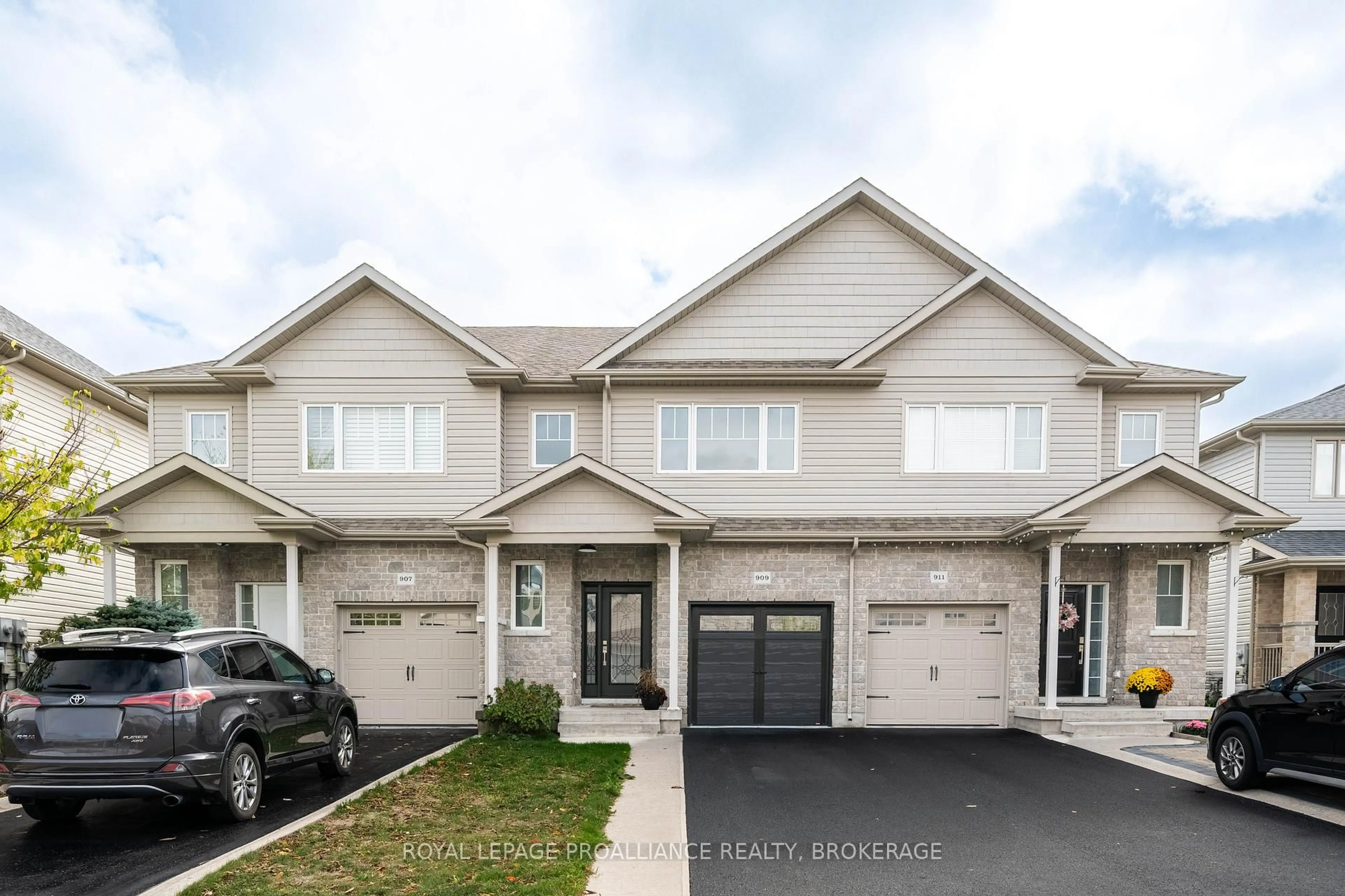 Unknown for 909 Blossom St, Kingston Ontario K7P 0N2