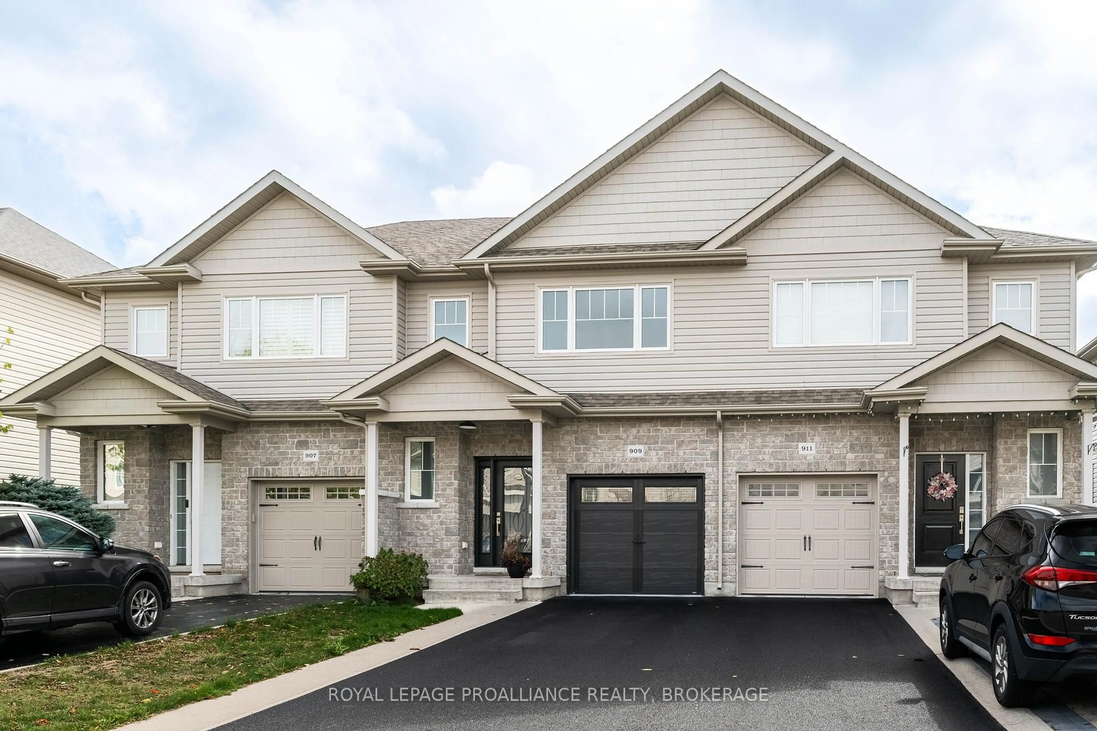 Unknown for 909 Blossom St, Kingston Ontario K7P 0N2