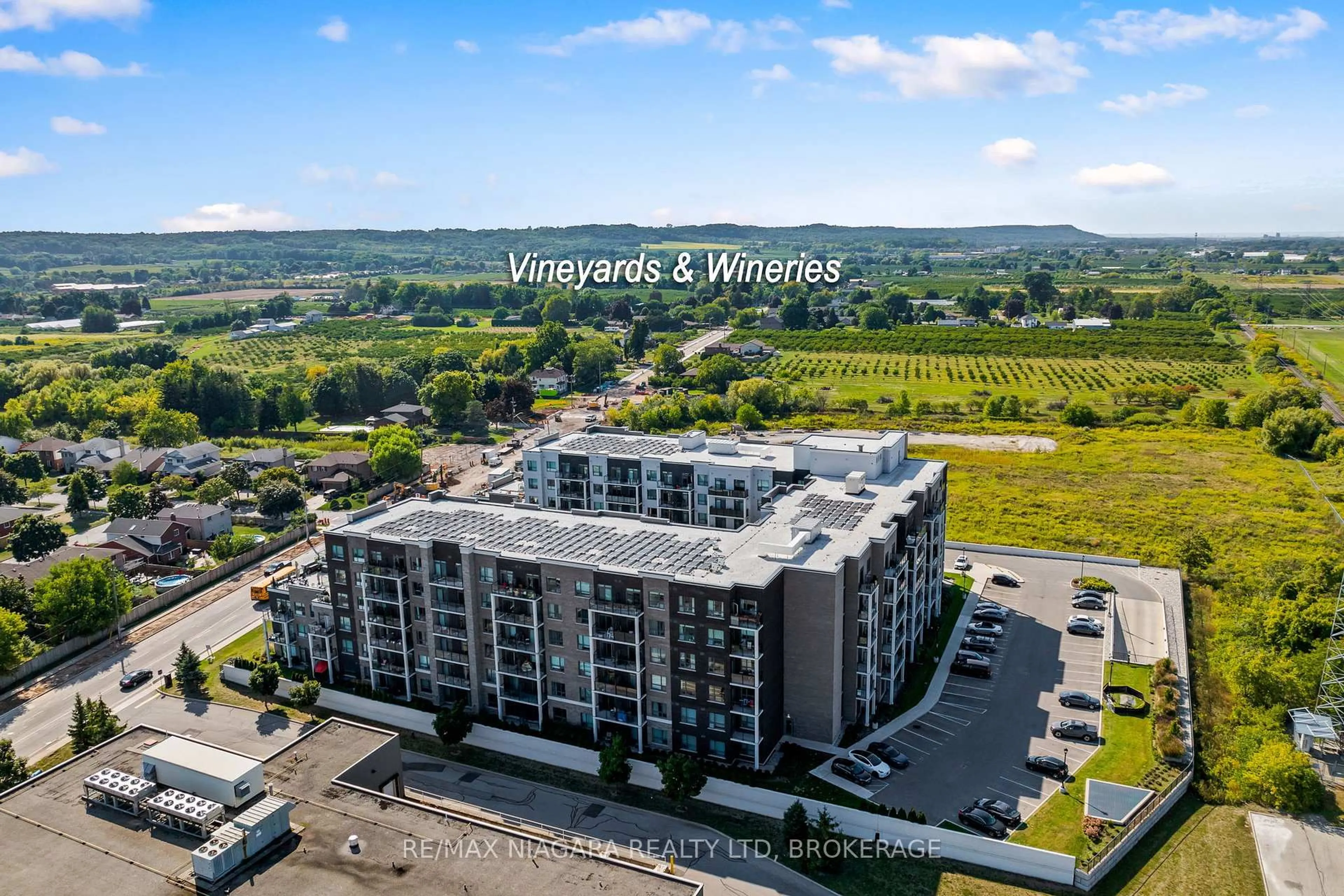 A pic from outside/outdoor area/front of a property/back of a property/a pic from drone, unknown for 5055 GREENLANE Rd #131, Lincoln Ontario L3J 2J3