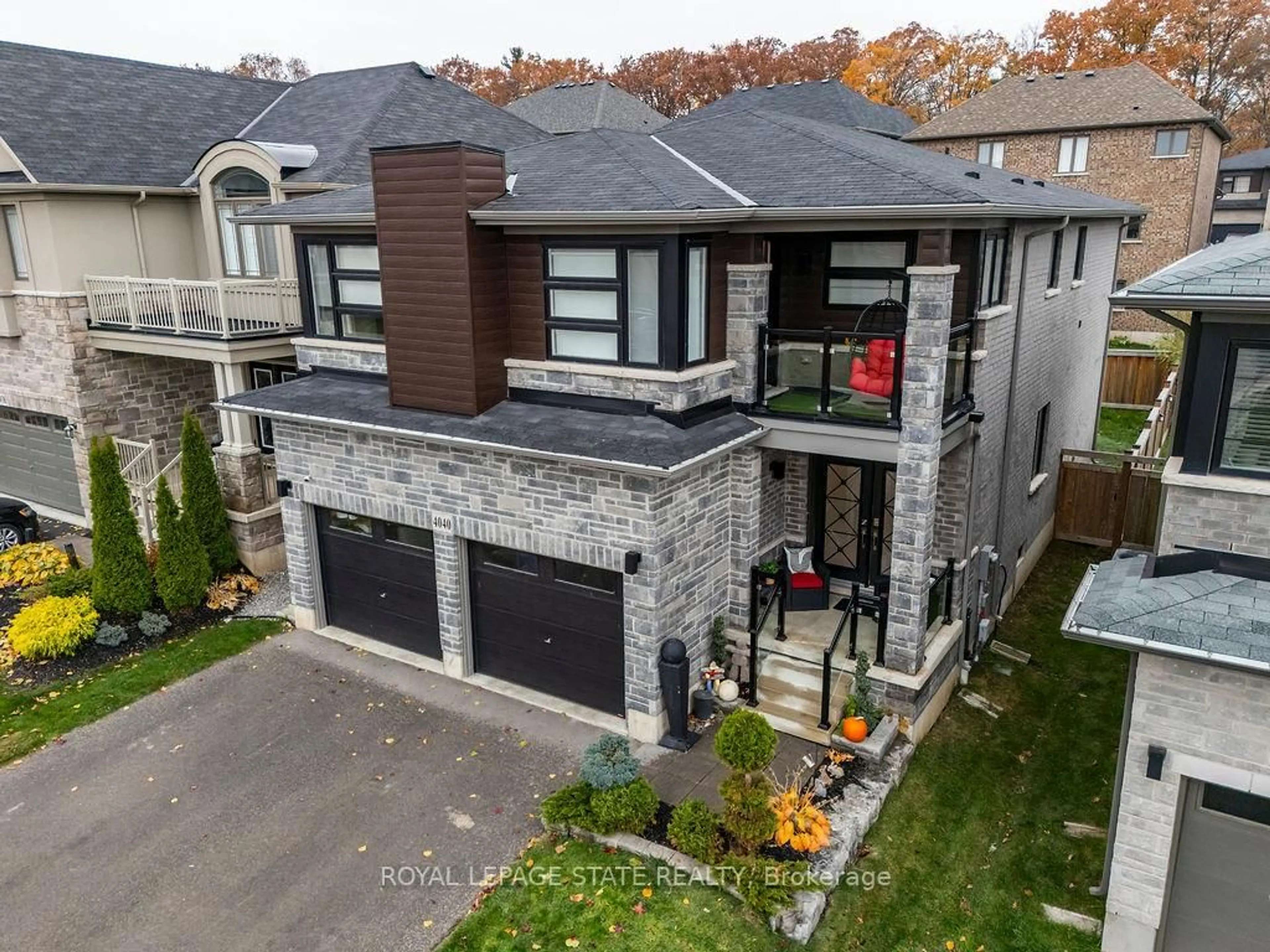 Home with brick exterior material, street for 4040 Stadelbauer Dr, Lincoln Ontario L3J 0S5