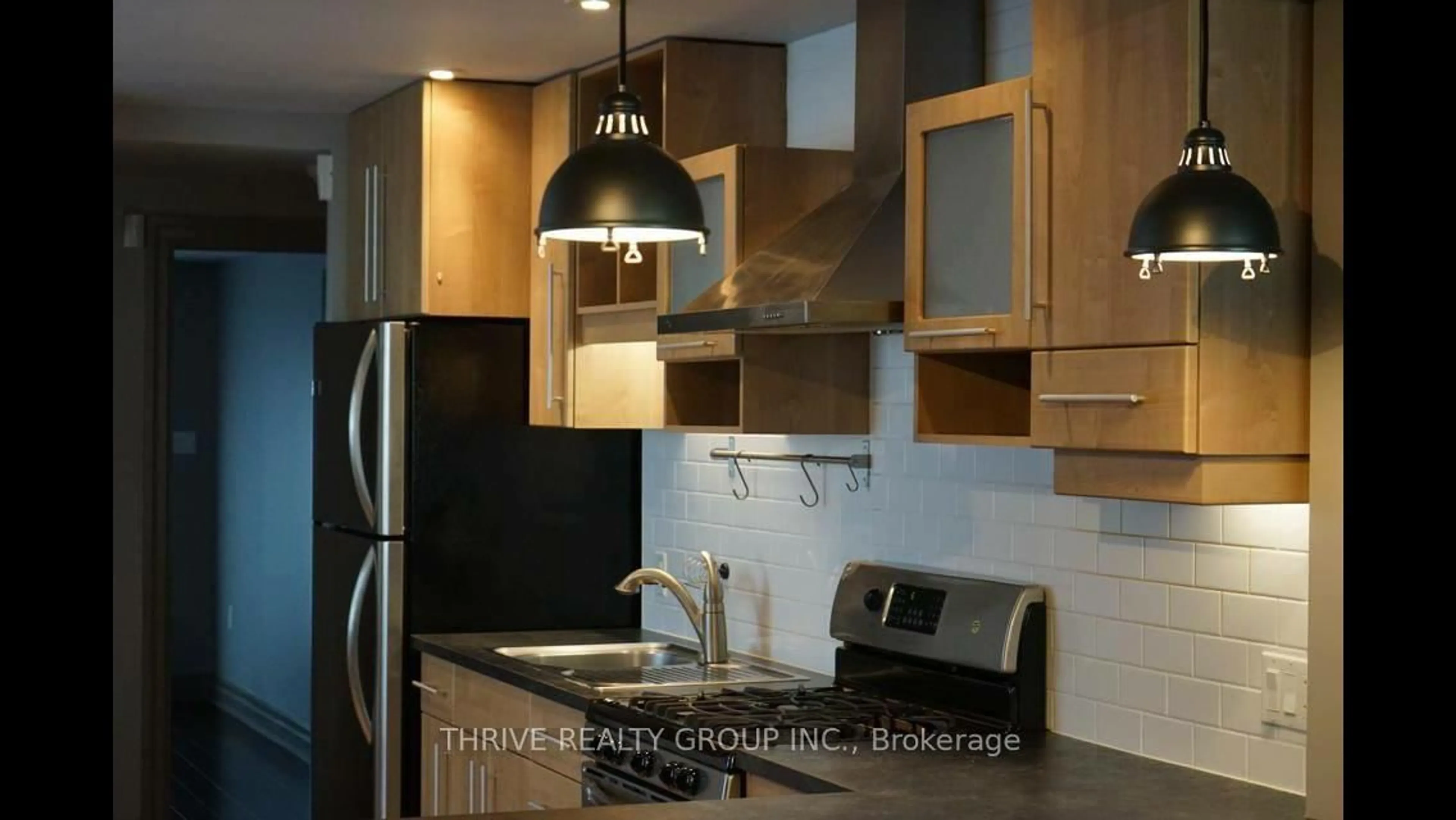 Standard kitchen, wood/laminate floor for 12 Edith St, London North Ontario N6H 2E8