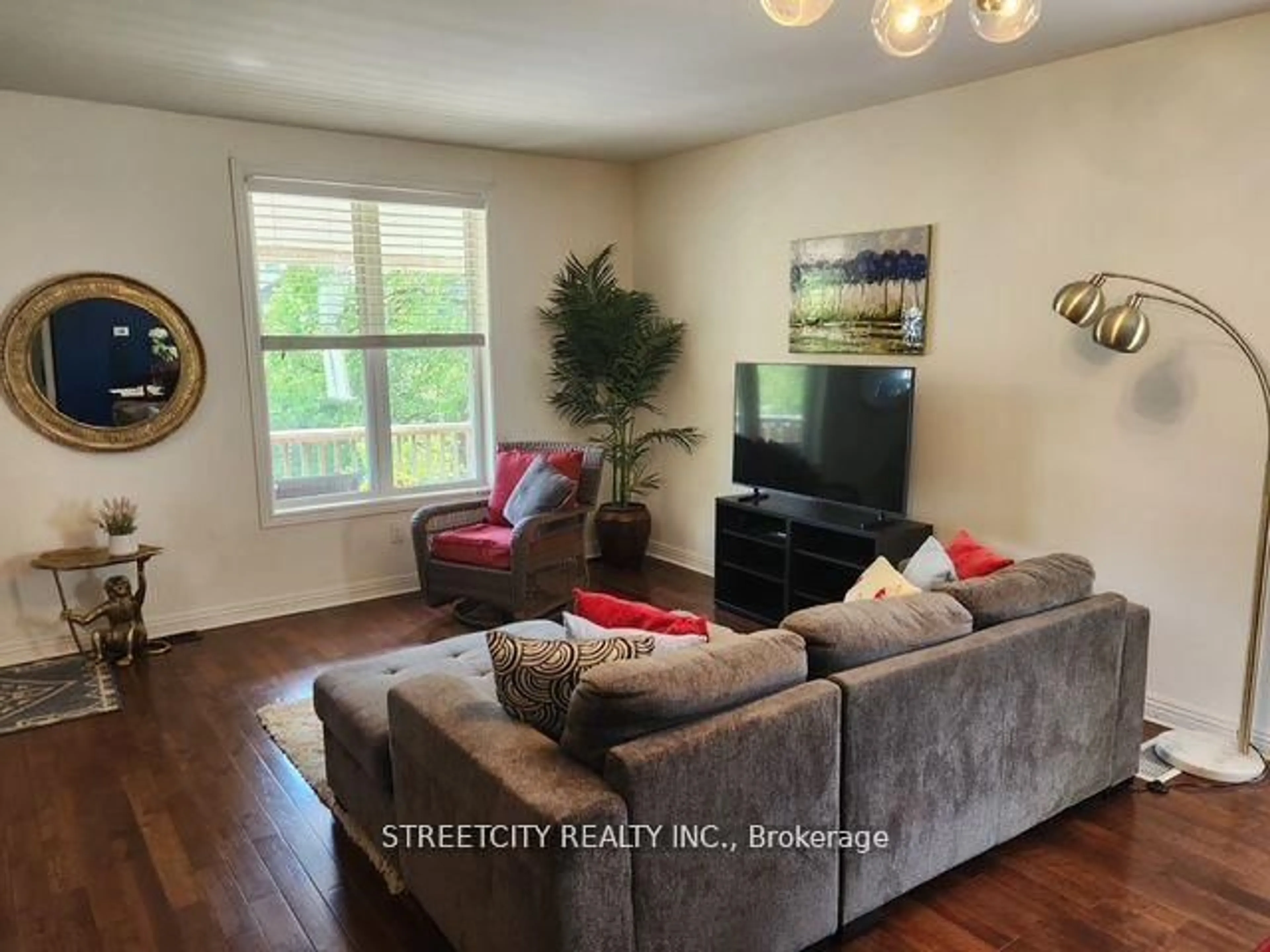 Living room with furniture, wood/laminate floor for 230 Hill St, London East Ontario N6B 1C9