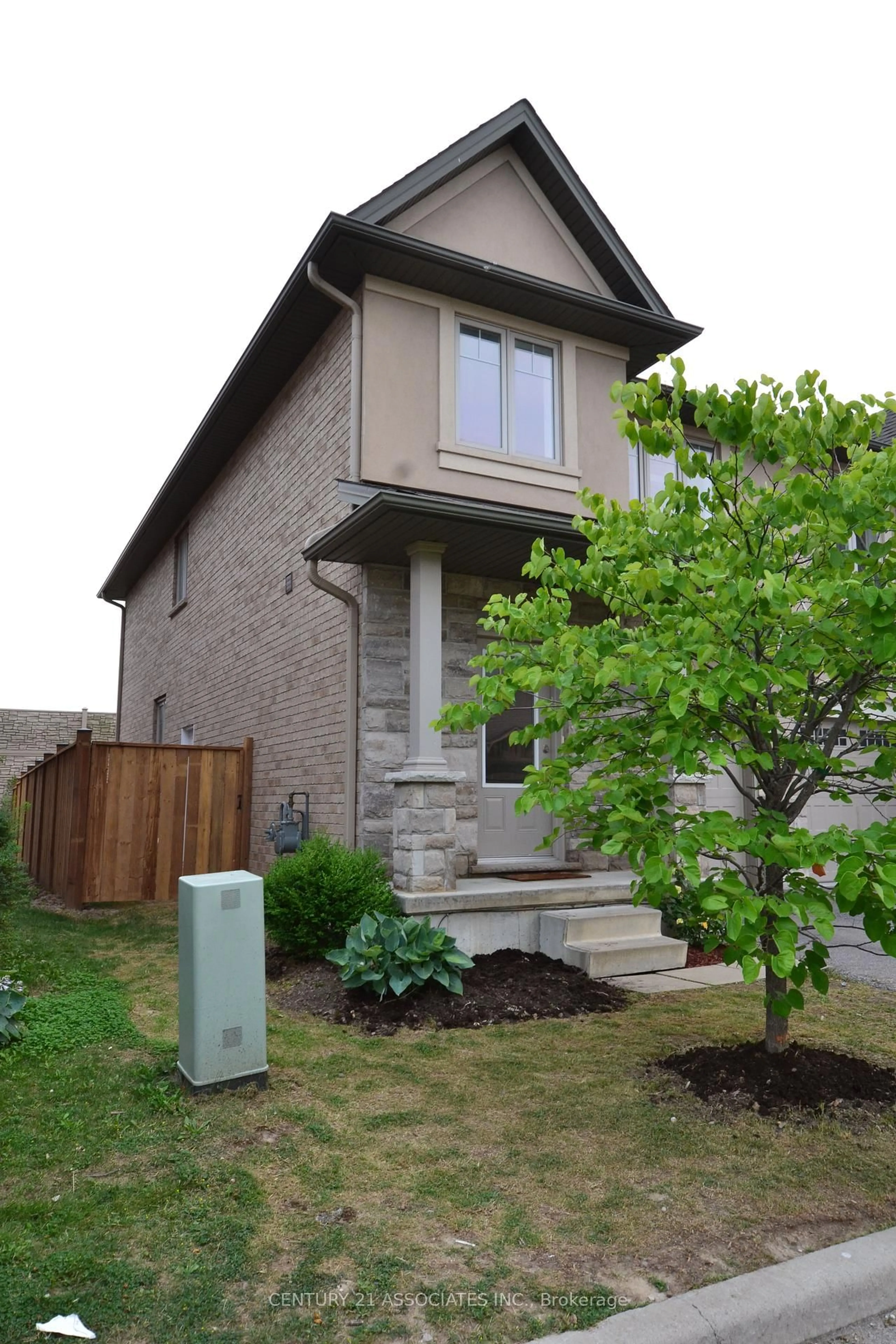 Home with brick exterior material, street for 98 Shoreview Pl #6, Hamilton Ontario L8E 0J4