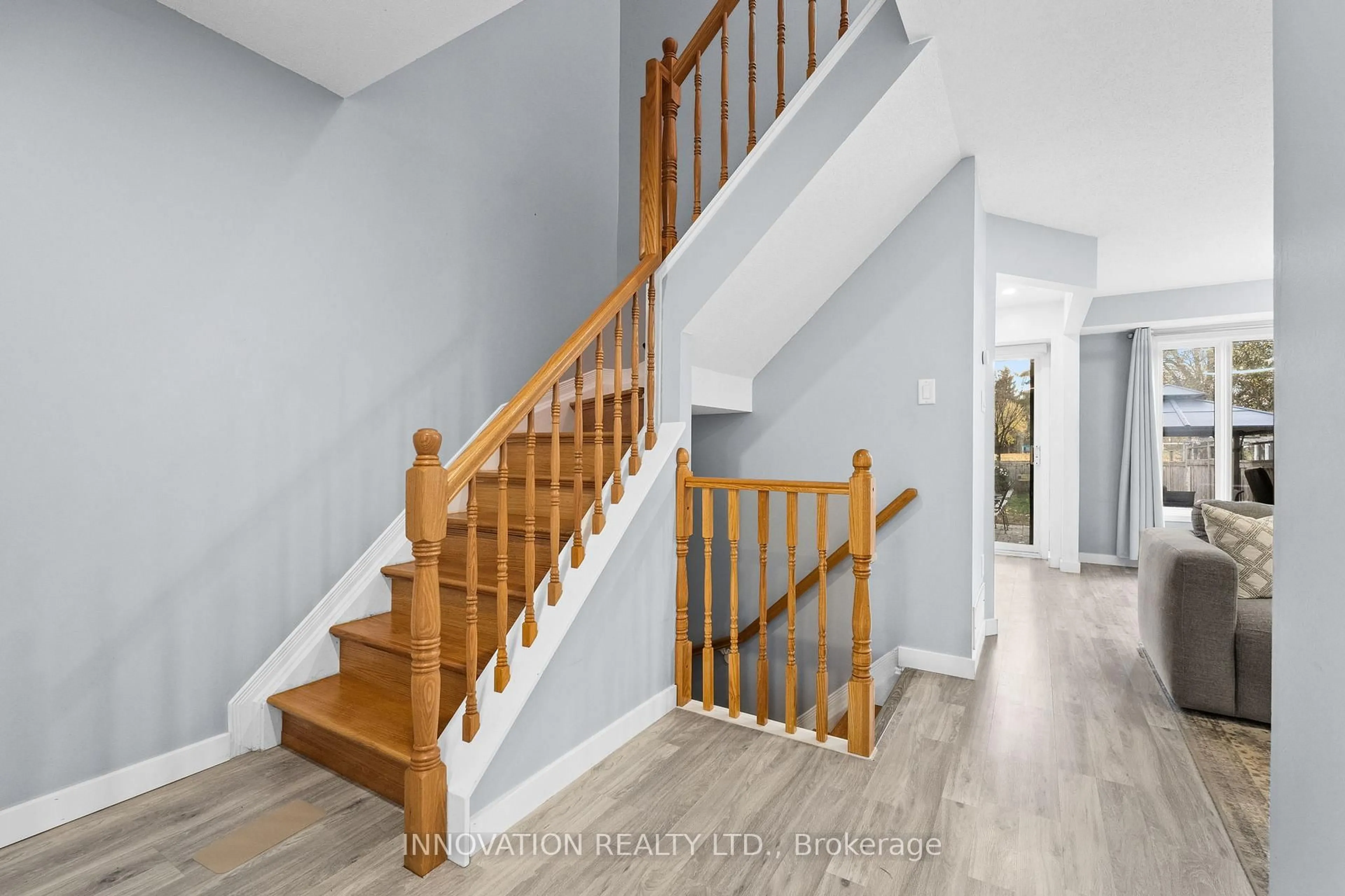 Stairs for 20 Banchory Cres, Kanata Ontario K2K 2V4