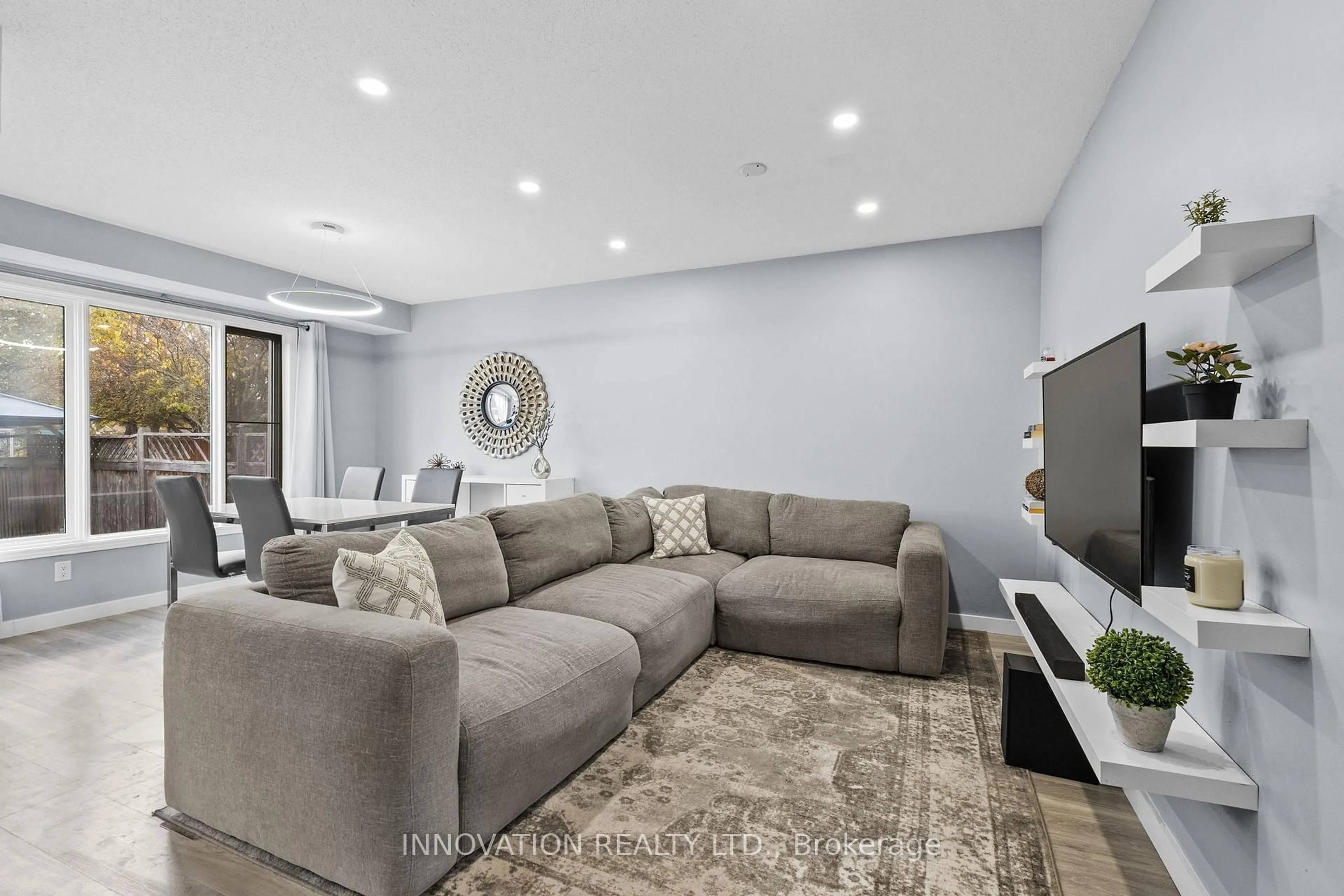 Living room with furniture, unknown for 20 Banchory Cres, Kanata Ontario K2K 2V4