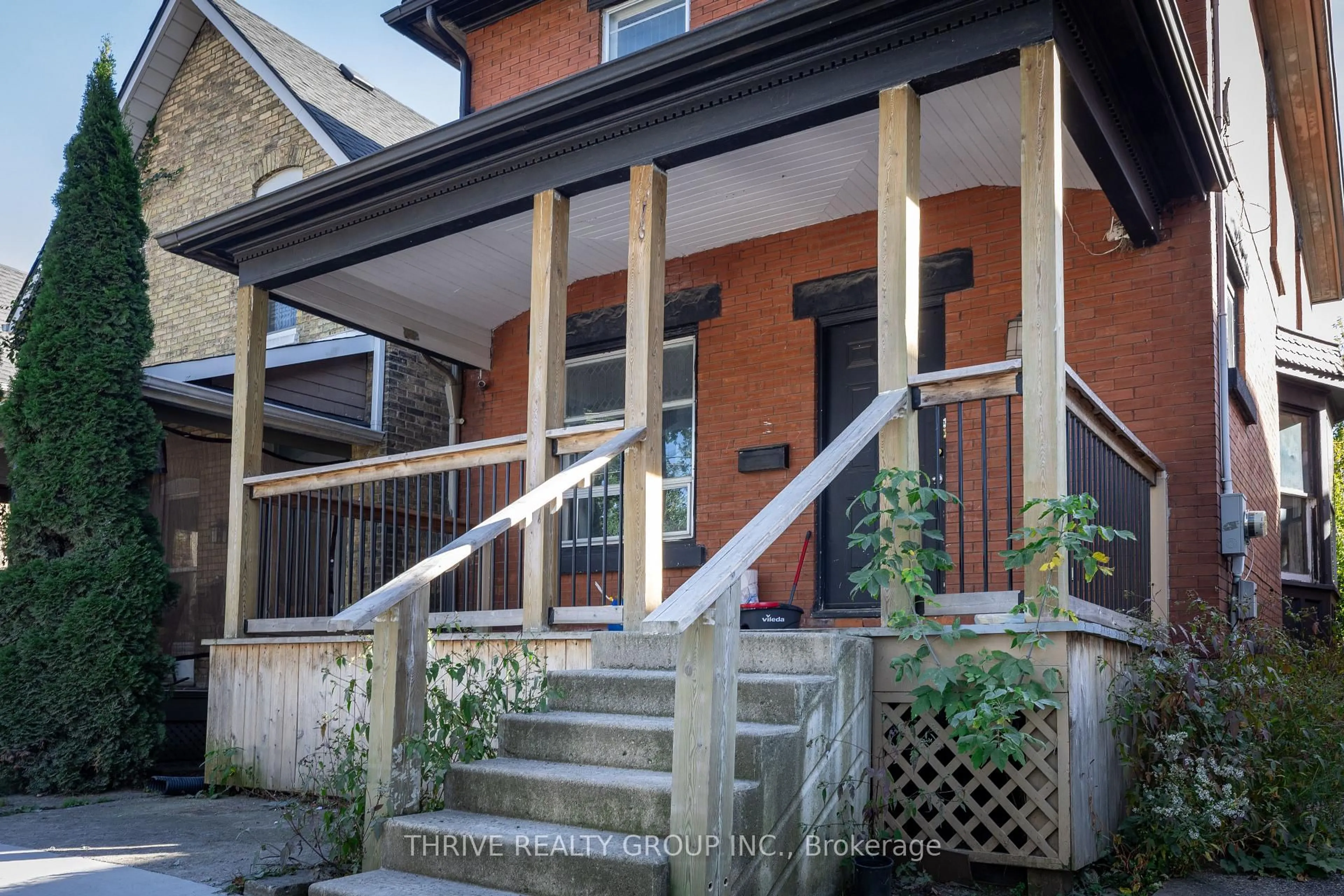 Patio, street for 11 Forest Ave, St. Thomas Ontario N5R 2J1