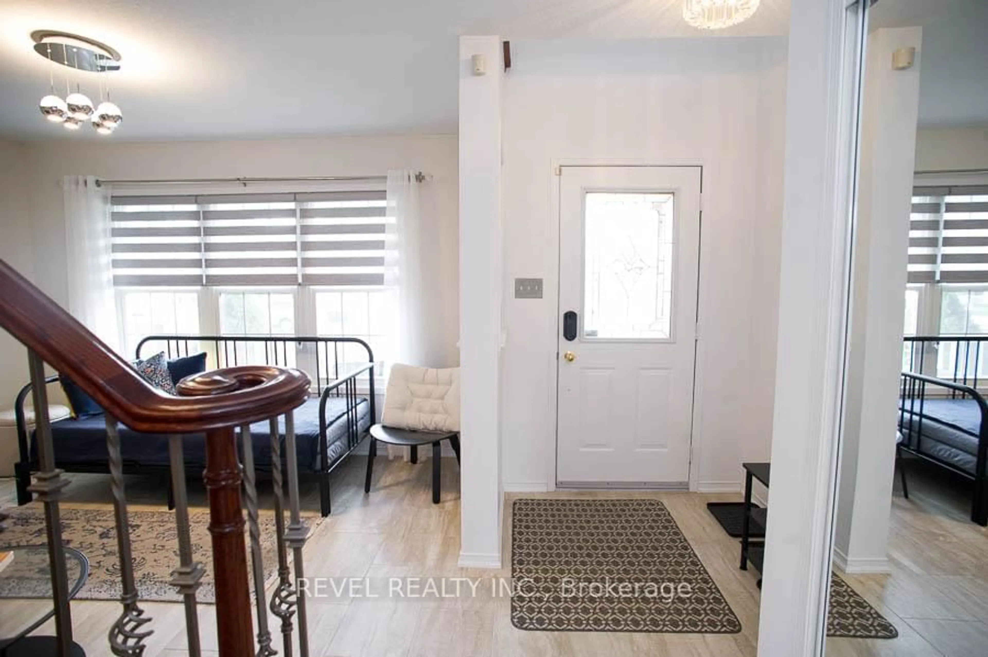 Indoor entryway for 192 Osborn Ave, Brantford Ontario N3T 6S7