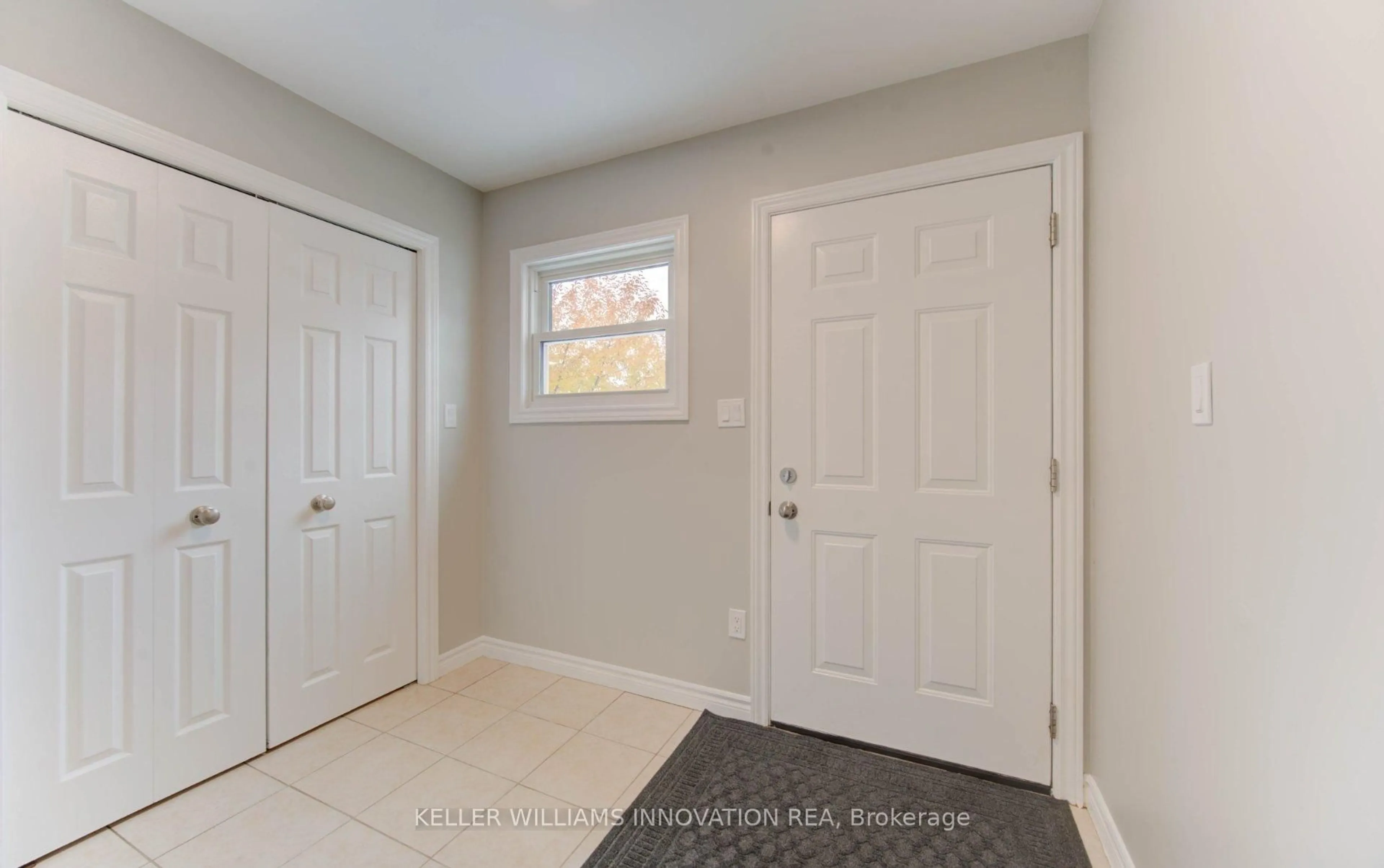 Indoor entryway for 47 Broadview Ave, Kitchener Ontario N2A 1X8