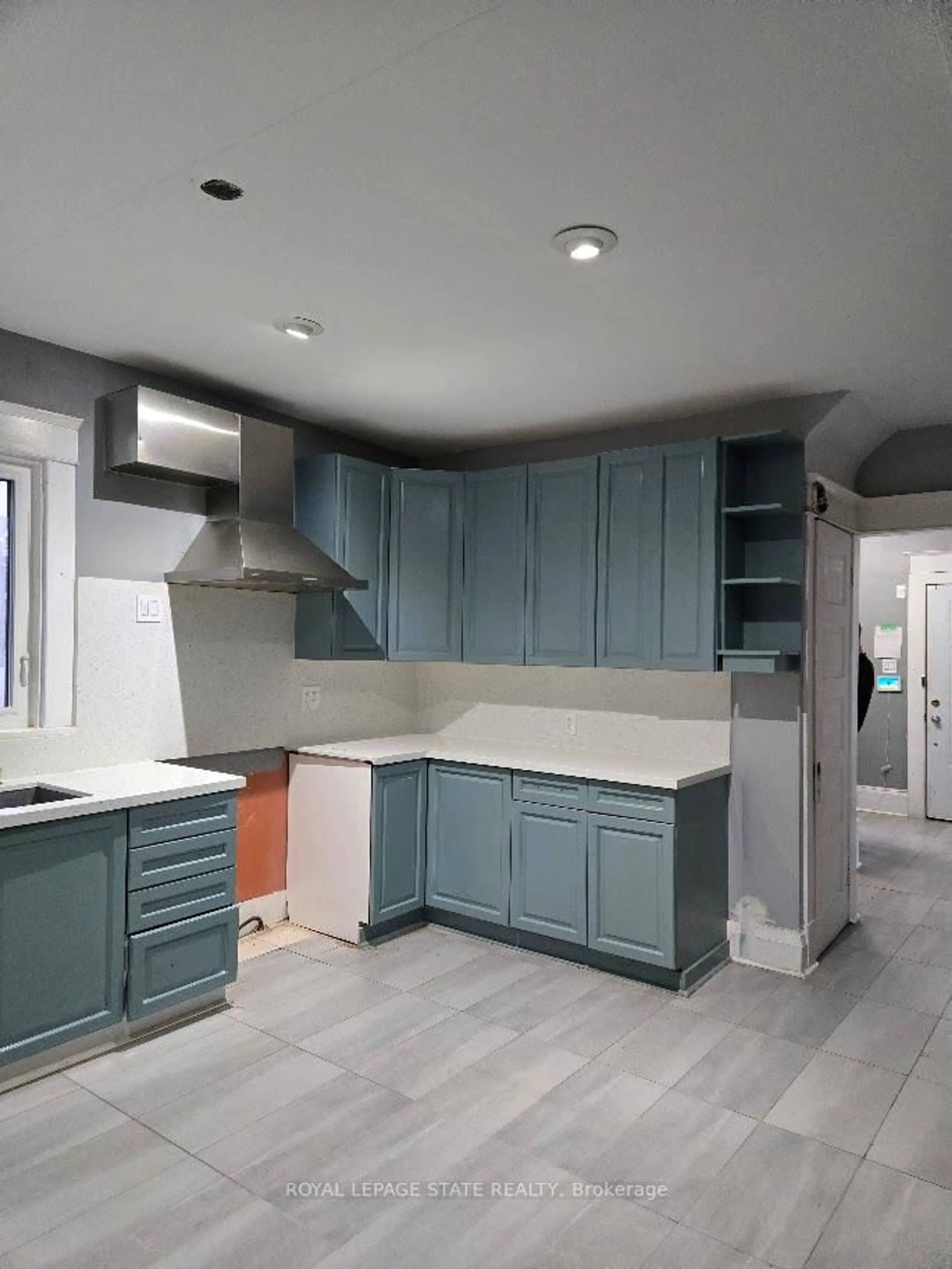 Open concept kitchen, unknown for 4789 Saint Clair Ave, Niagara Falls Ontario L2E 3T2