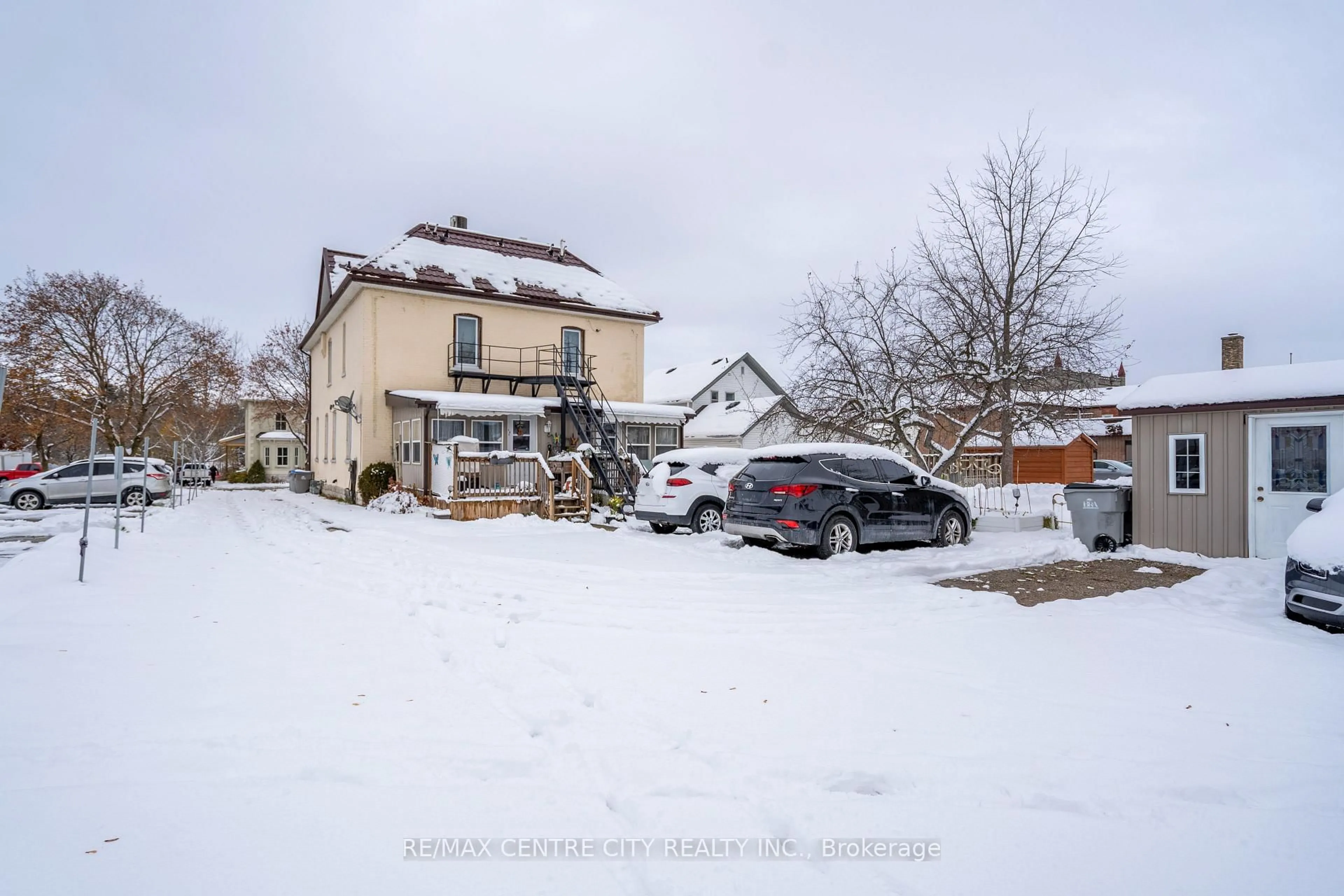 A pic from outside/outdoor area/front of a property/back of a property/a pic from drone, street for 69 Watert St, St. Marys Ontario N4X 1A3