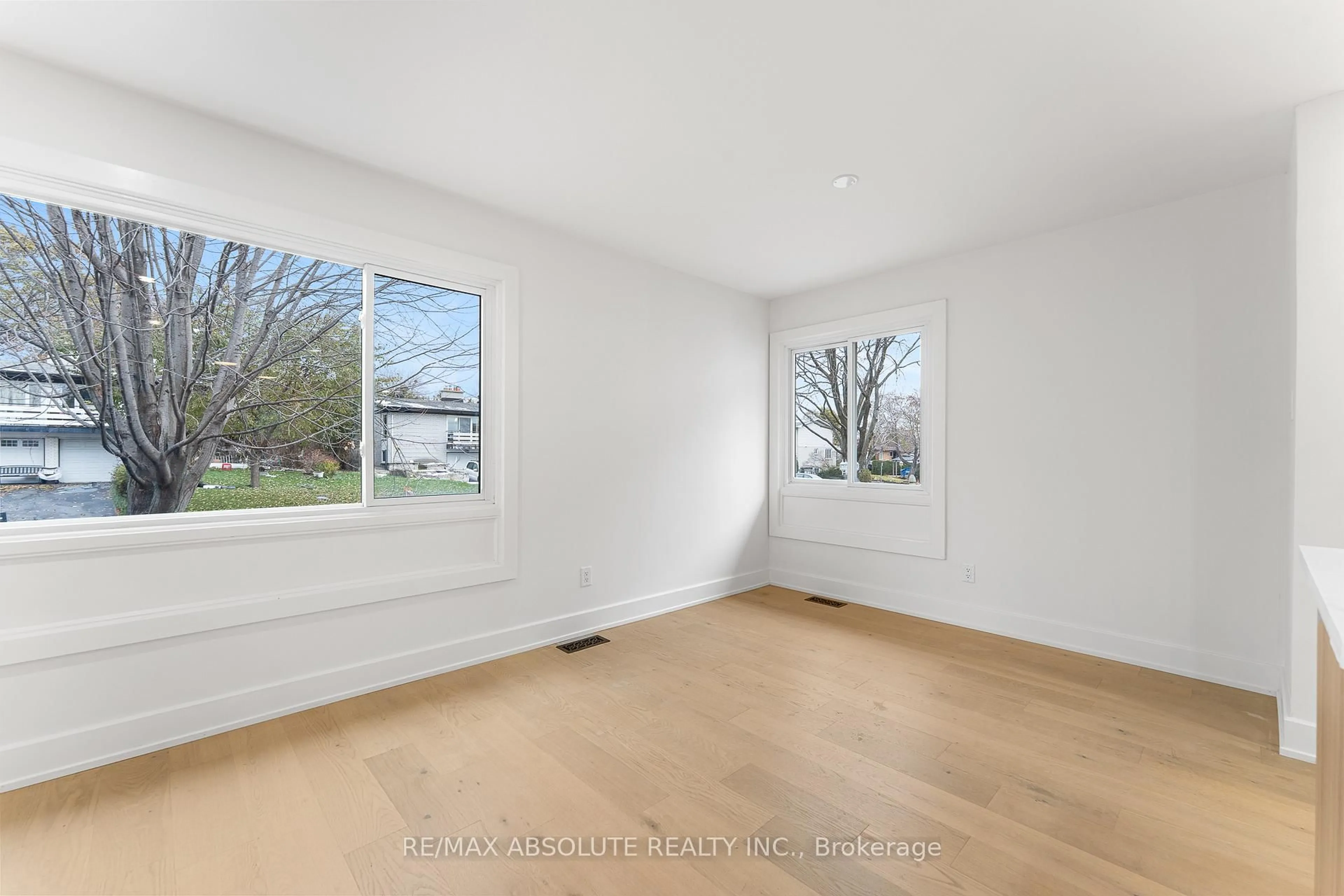 A pic of a room for 14 Mulvagh Ave, Ottawa Ontario K2E 6M6