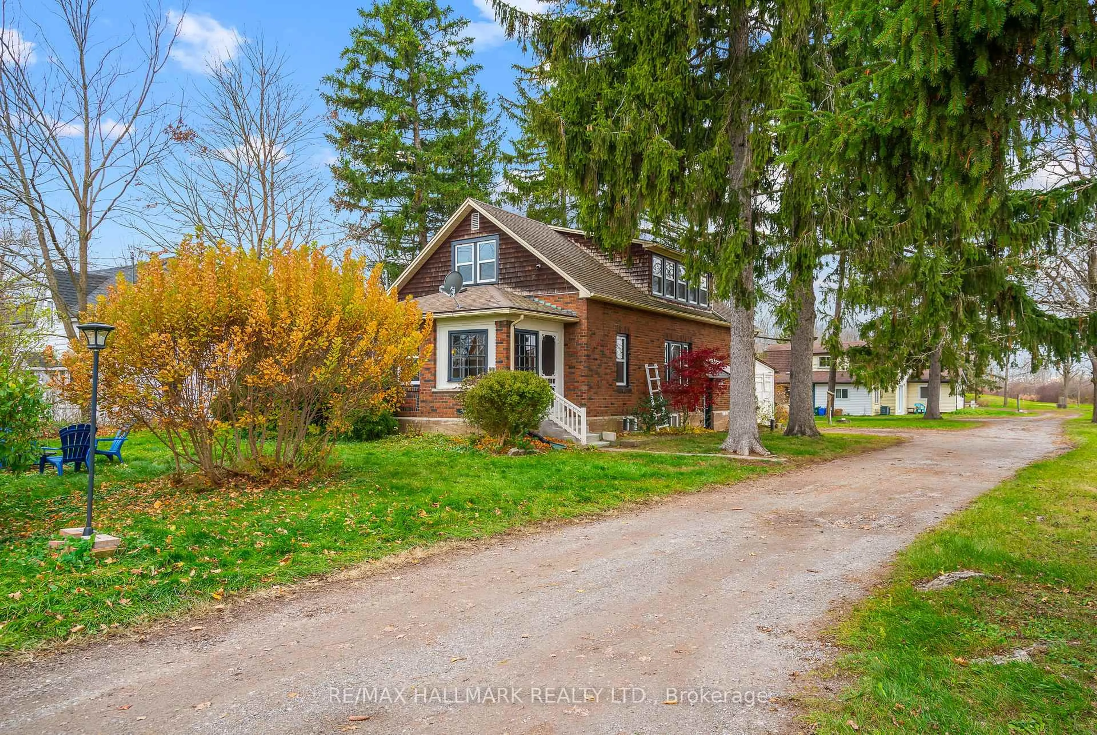 A pic from outside/outdoor area/front of a property/back of a property/a pic from drone, street for 231 Point Abino Rd, Fort Erie Ontario L0S 1N0