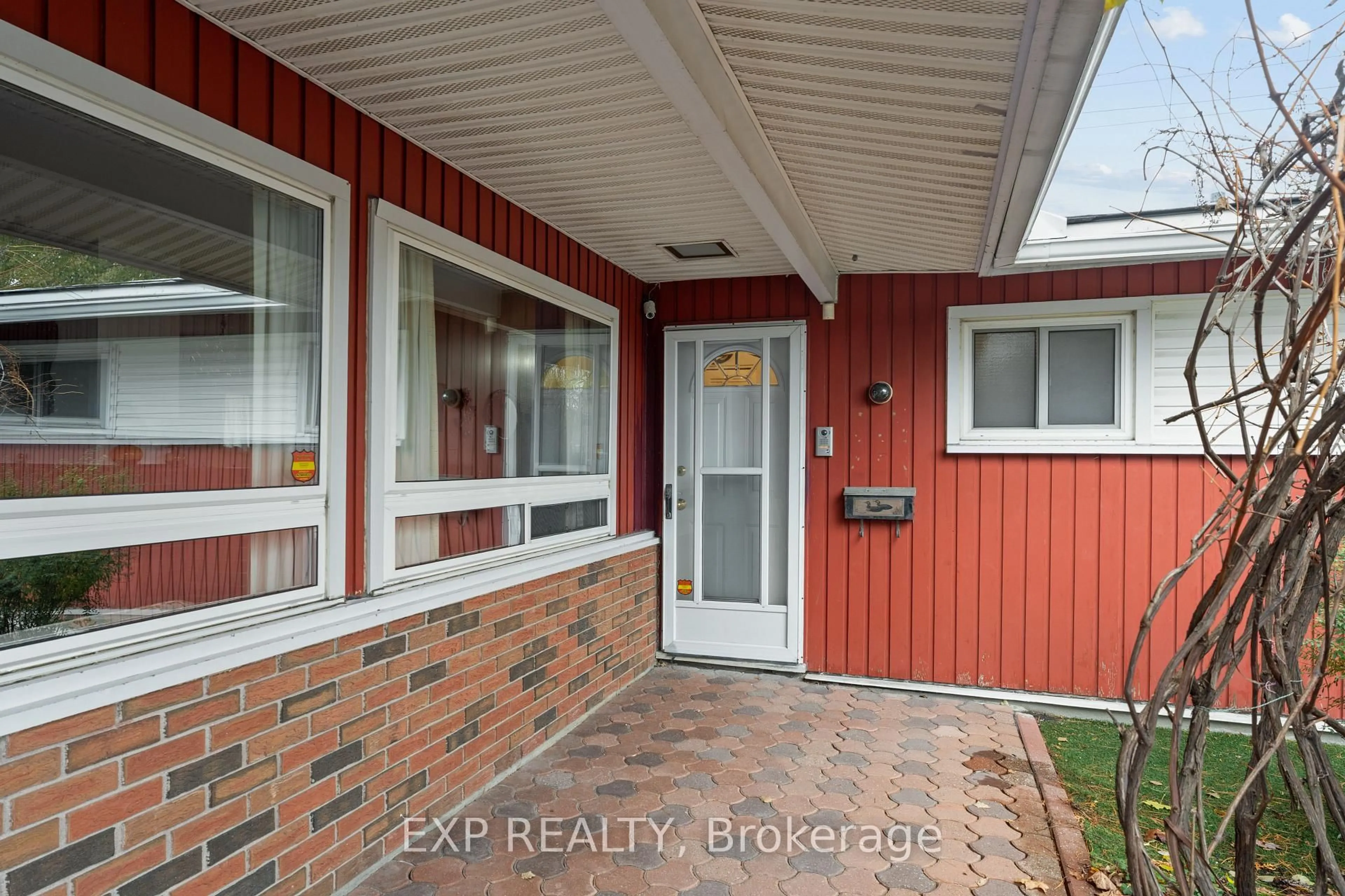 Indoor entryway for 1233 Meadowlands Dr, Ottawa Ontario K2E 6K2