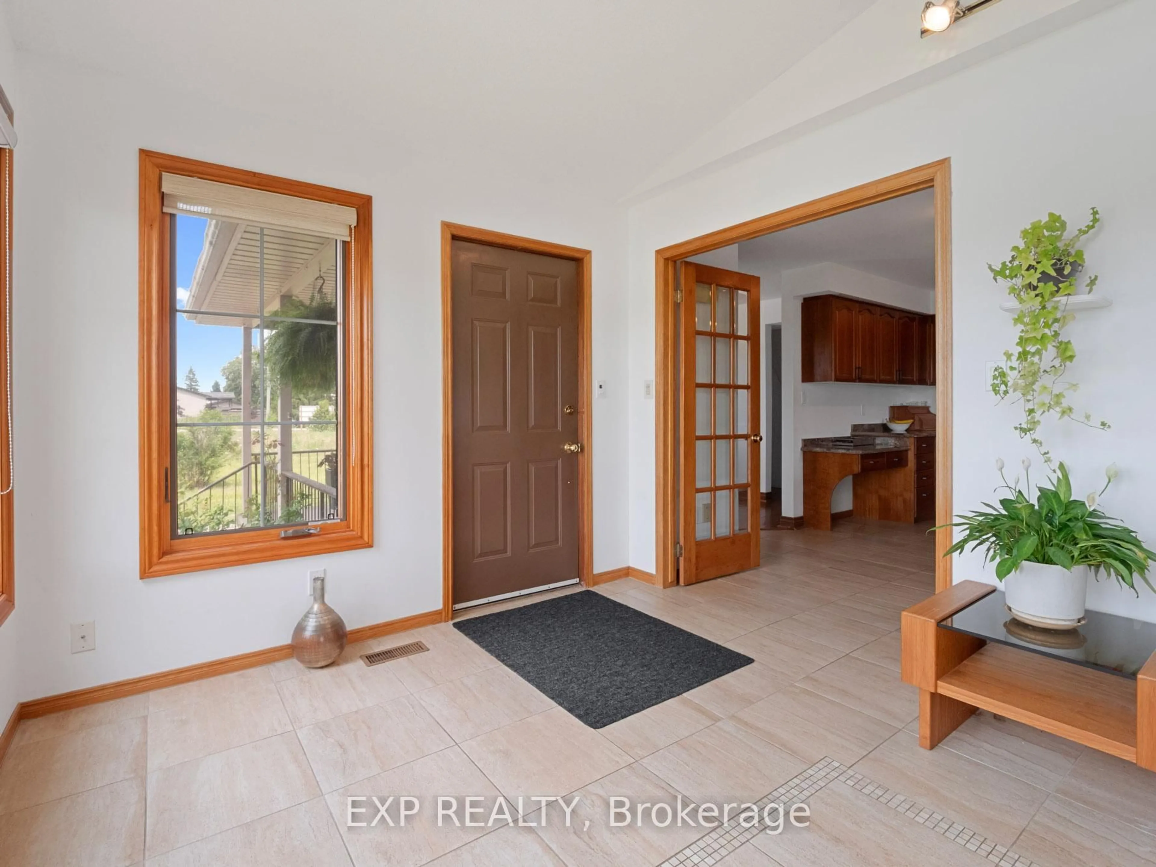 Indoor entryway for 3446 Black Creek Rd, Fort Erie Ontario L0S 1S0