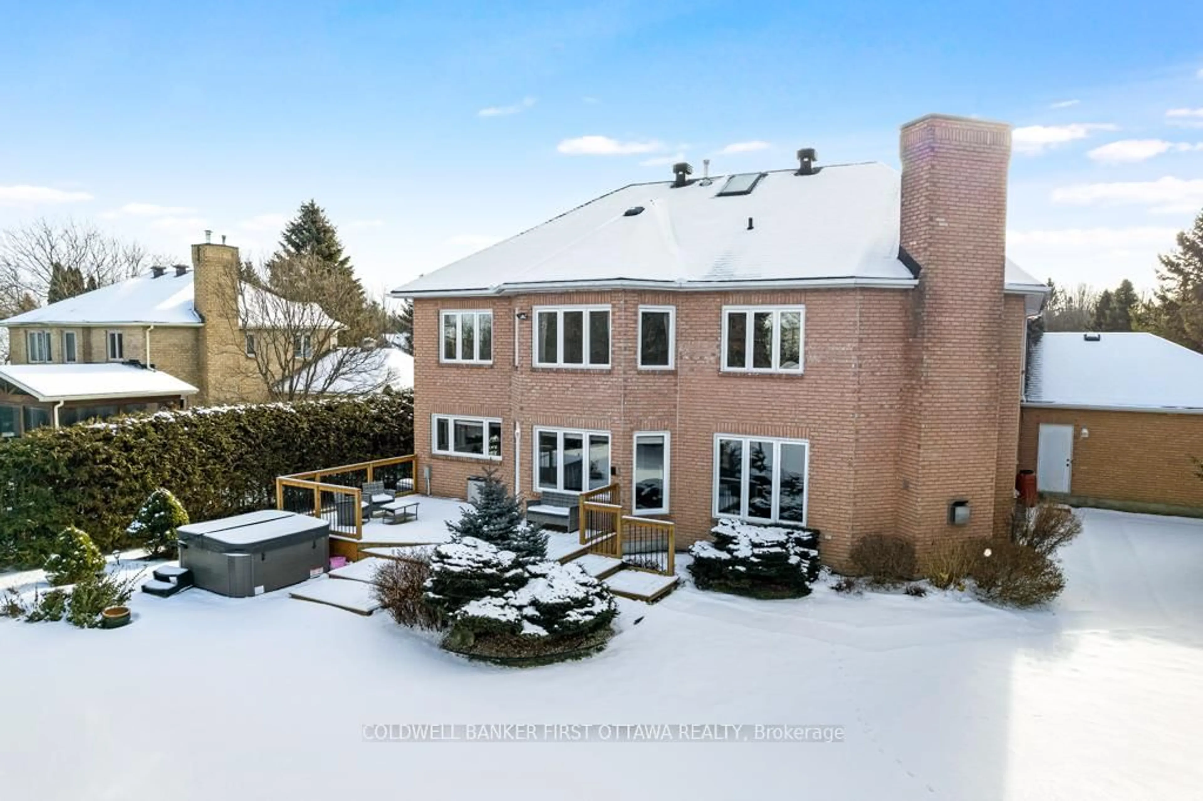 A pic from outside/outdoor area/front of a property/back of a property/a pic from drone, building for 5525 PETTAPIECE Cres, Manotick Ontario K4M 1C6