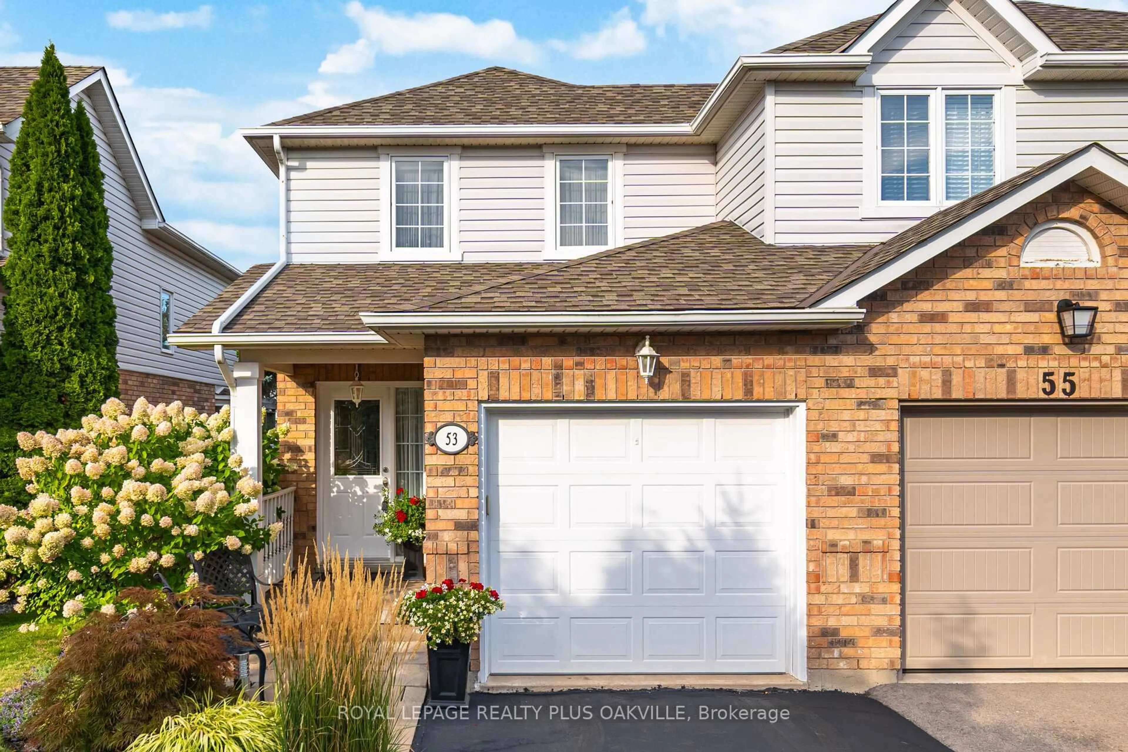 Home with vinyl exterior material, street for 53 Kildonan Cres, Hamilton Ontario L0R 2H5