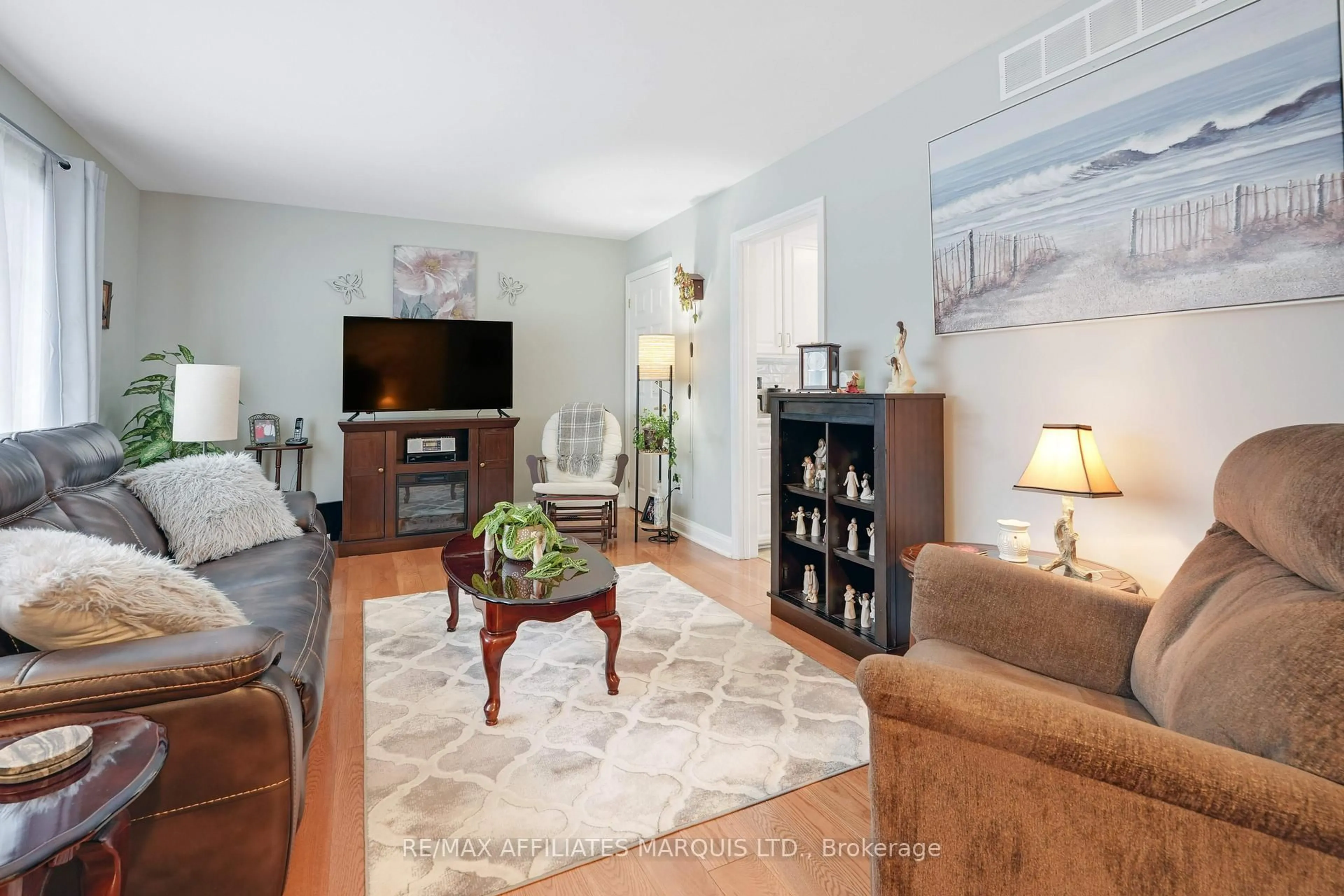 Living room with furniture, unknown for 516 Guy St, Cornwall Ontario K6H 4V6