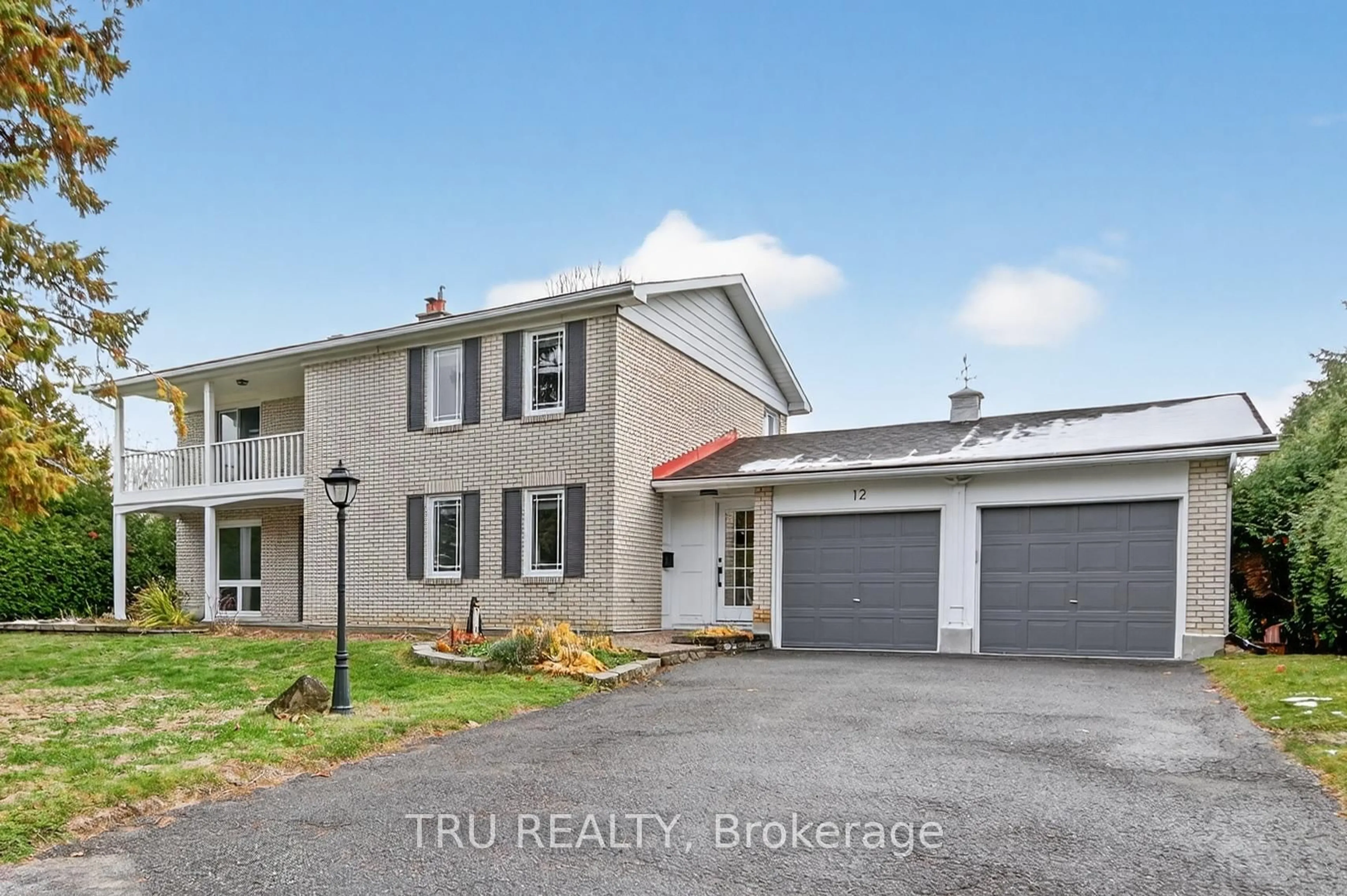 A pic from outside/outdoor area/front of a property/back of a property/a pic from drone, street for 12 Apache Cres, Ottawa Ontario K2E 6H7