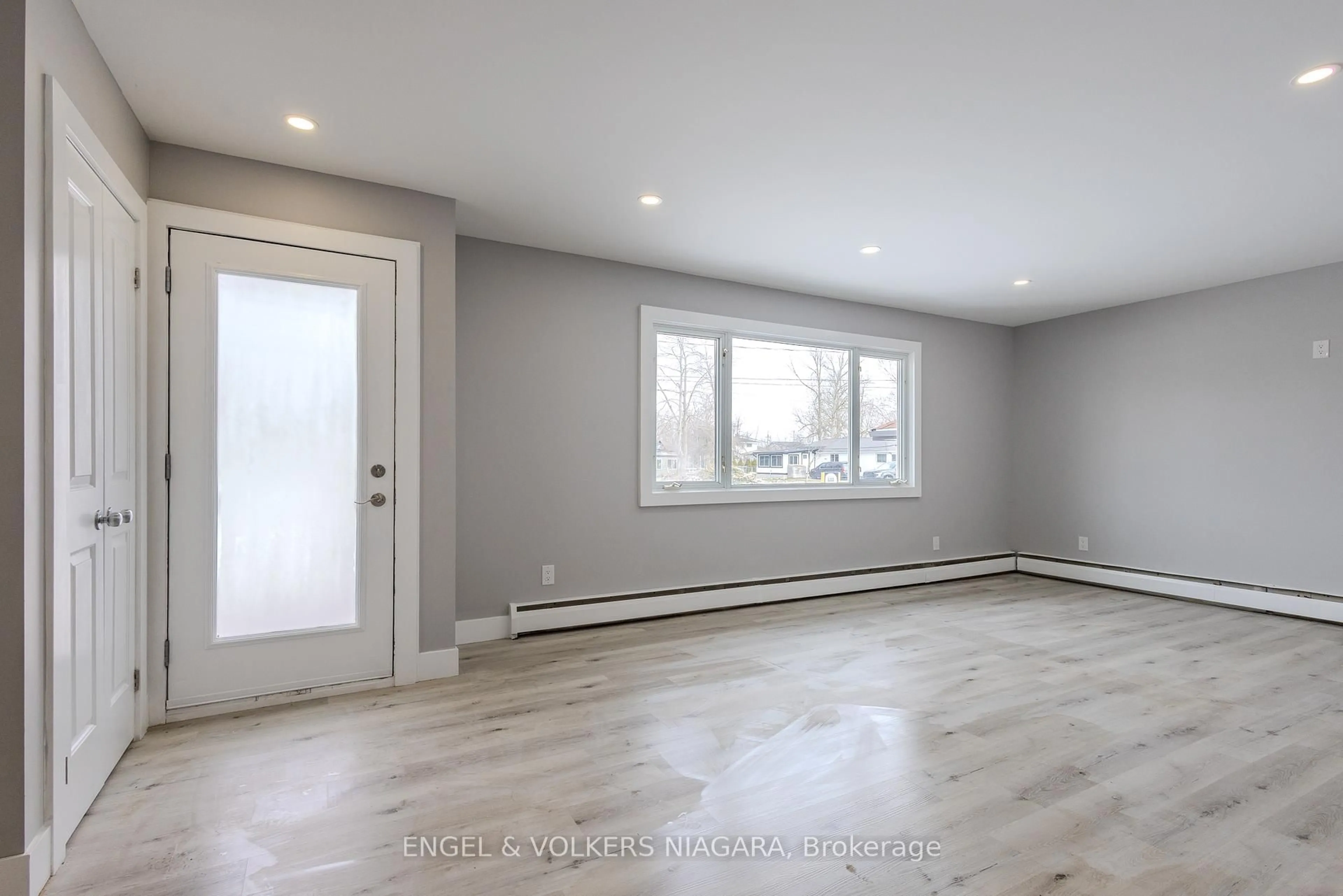 A pic of a room for 109 Queenston Blvd, Fort Erie Ontario L2A 1K9