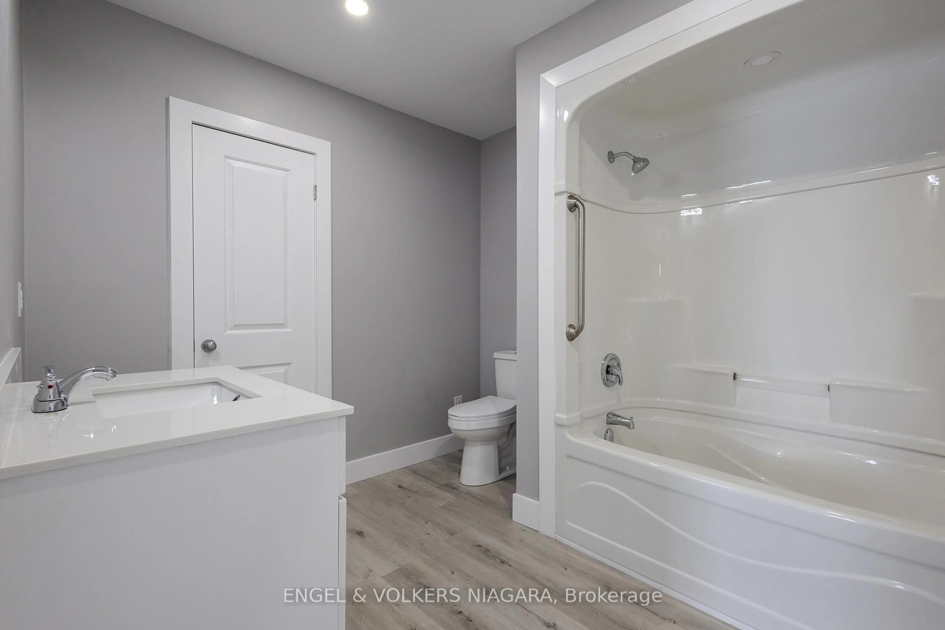 Unknown for 109 Queenston Blvd, Fort Erie Ontario L2A 1K9