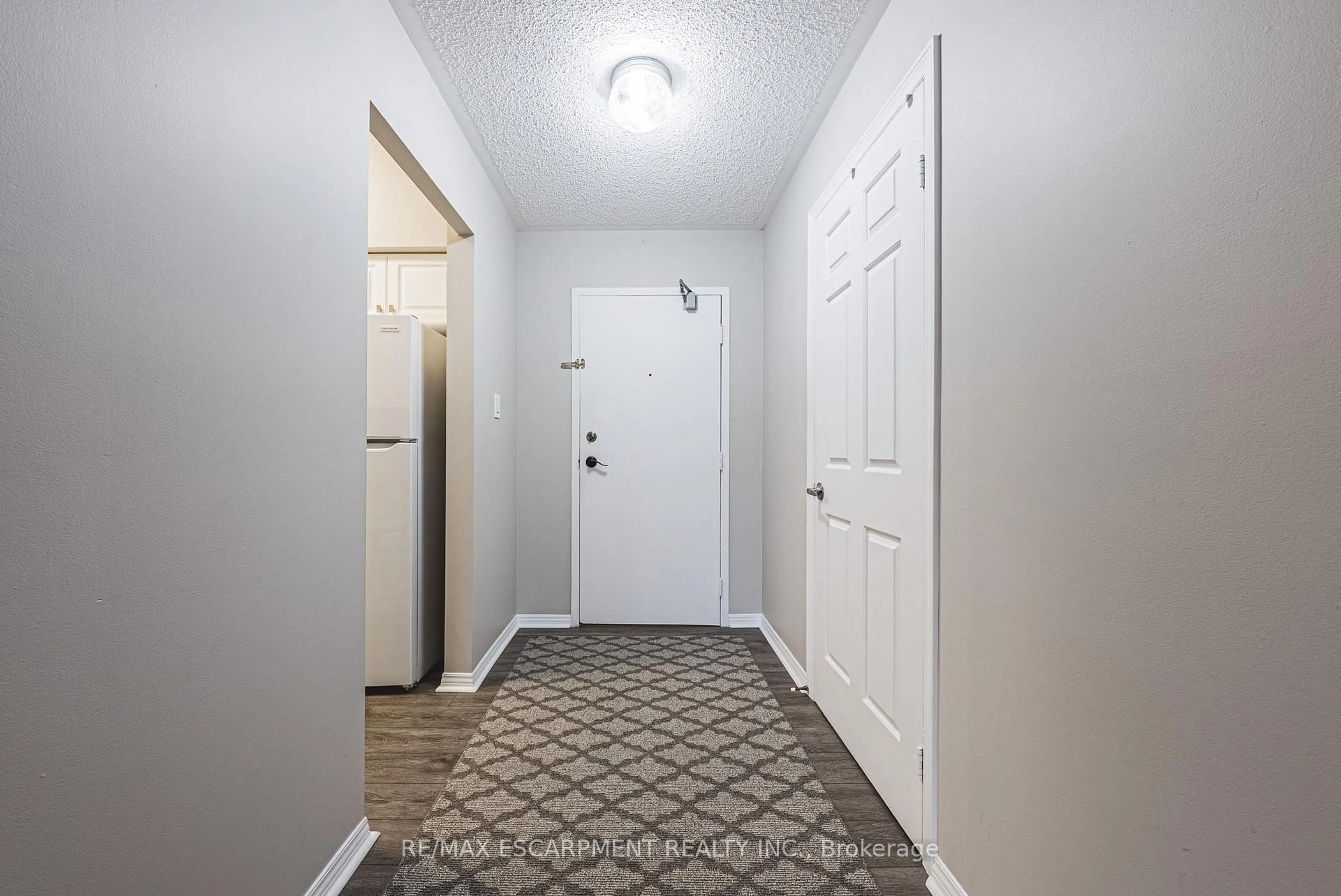 Indoor entryway for 30 Harrisford St #104, Hamilton Ontario L8K 6M9
