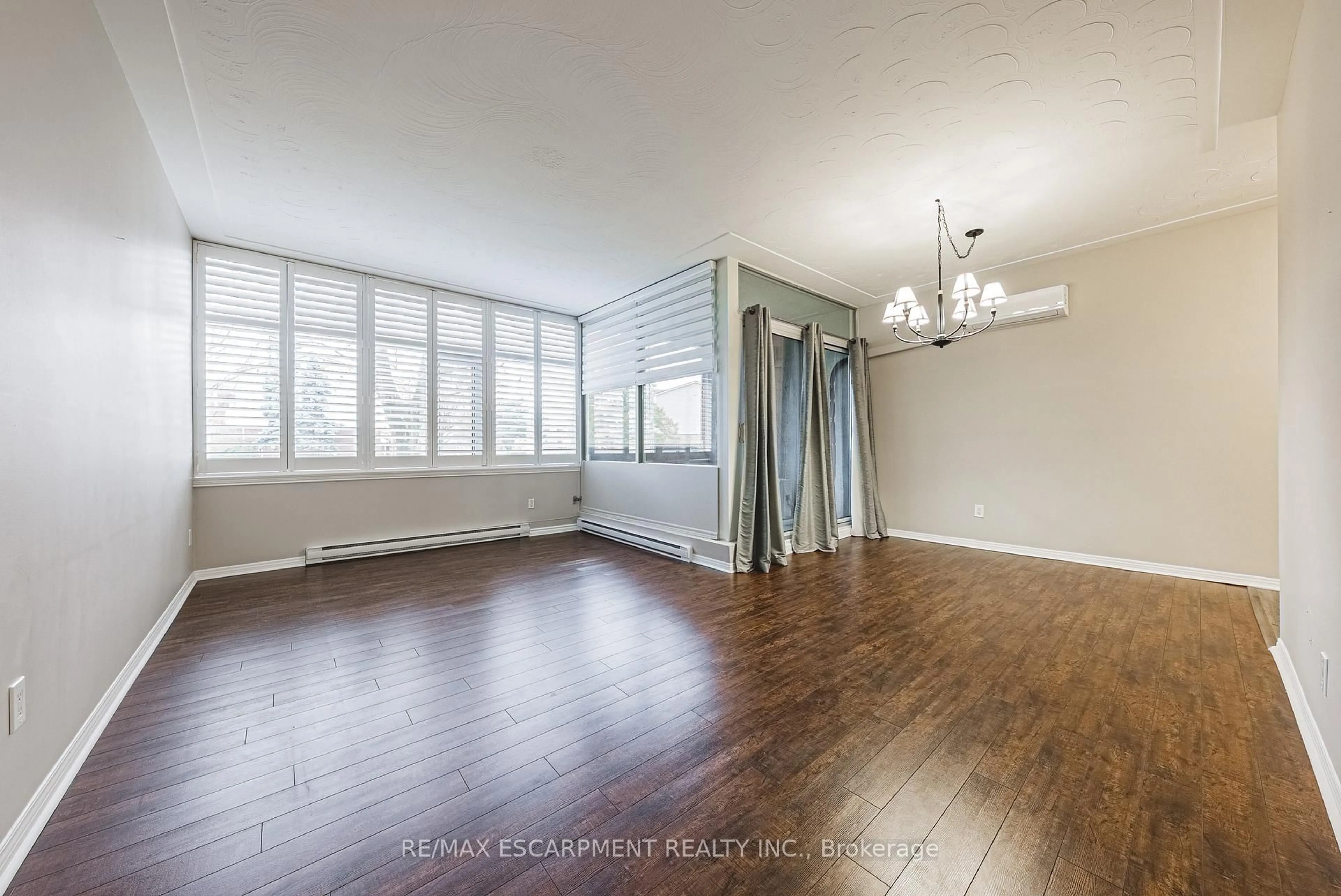 A pic of a room for 30 Harrisford St #104, Hamilton Ontario L8K 6M9