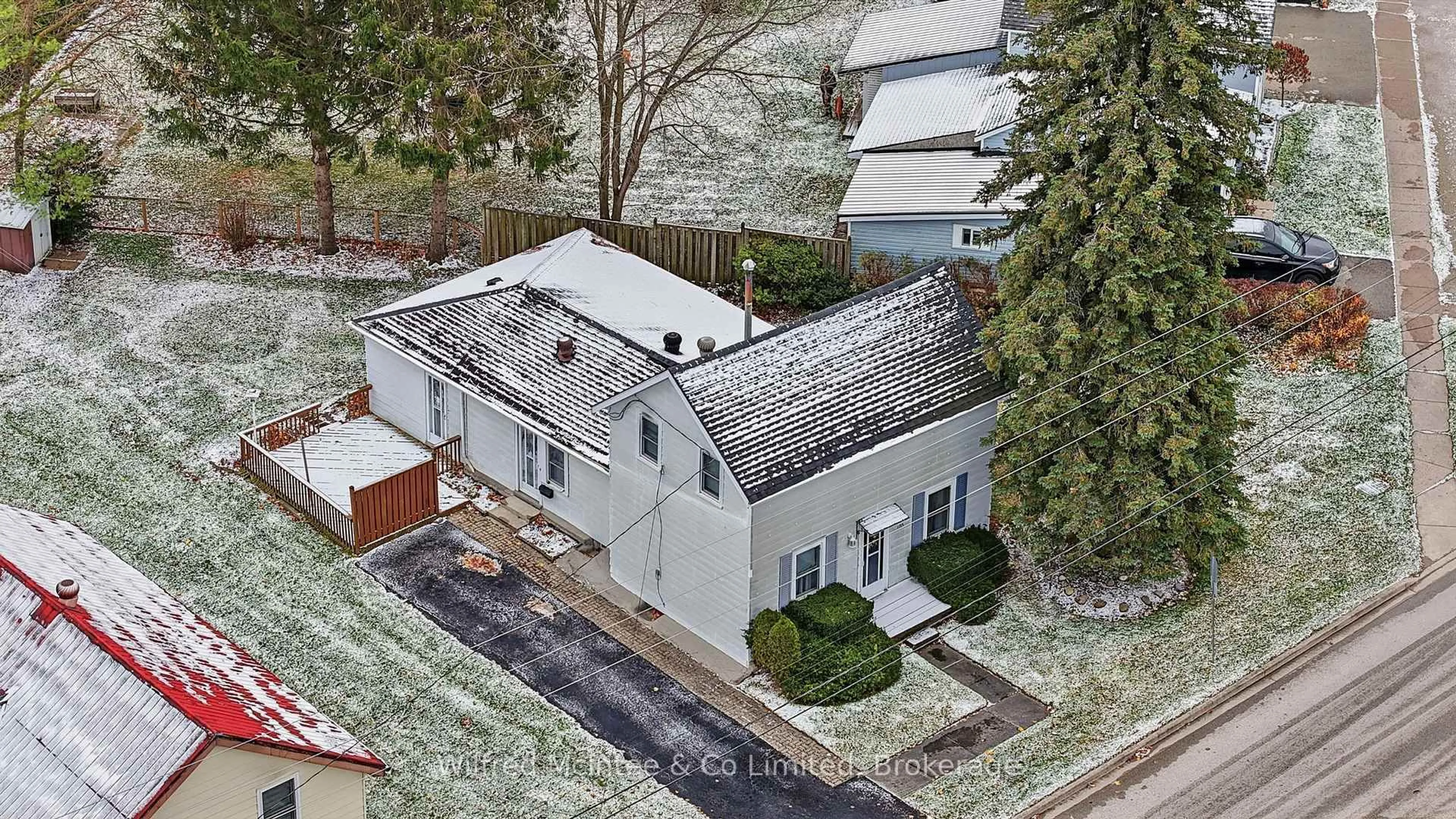 A pic from outside/outdoor area/front of a property/back of a property/a pic from drone, street for 105 Mcgivern St, Brockton Ontario N0G 2V0