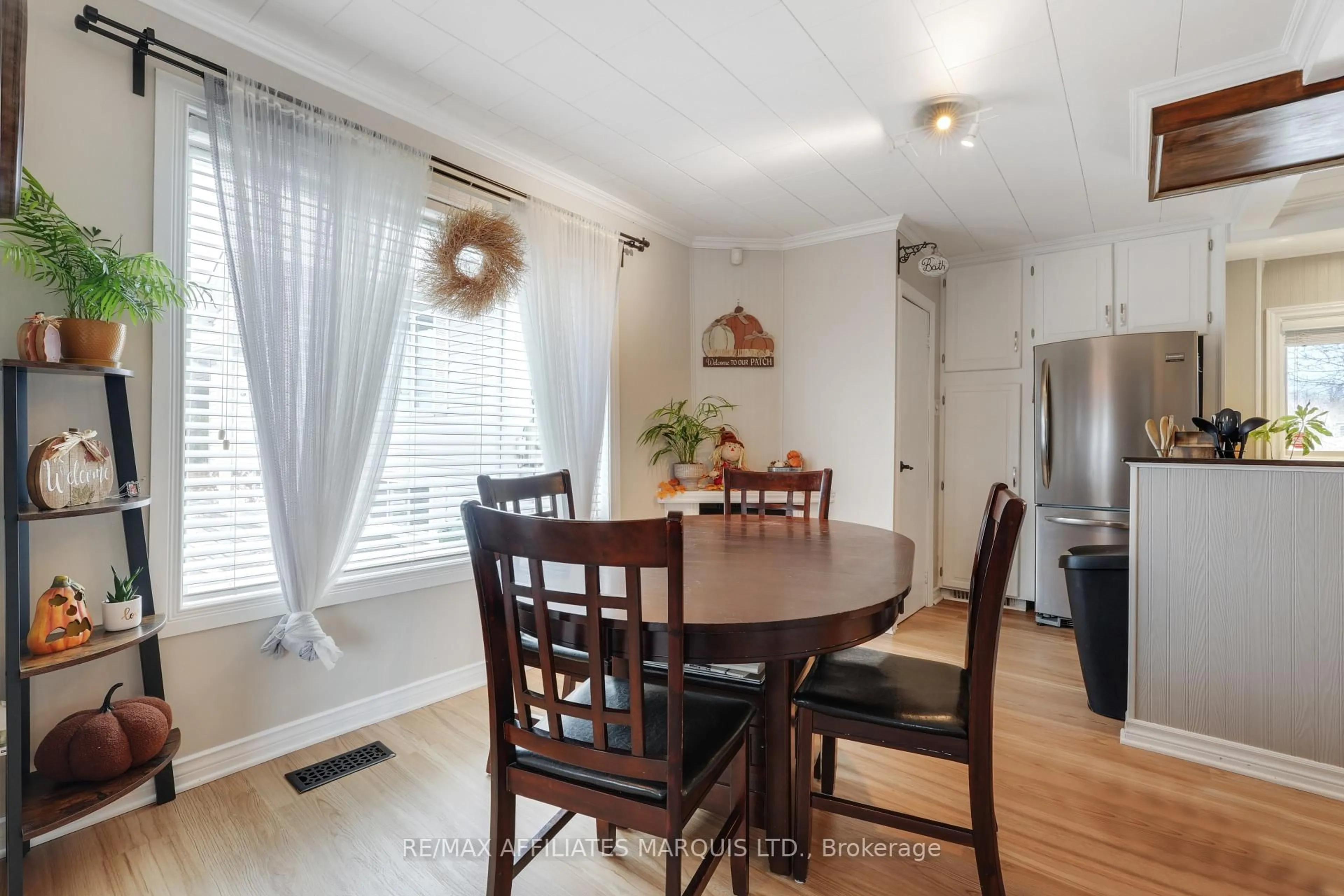 Dining room, wood/laminate floor for 1617 OLD McConnell Ave, Cornwall Ontario K6H 7G8