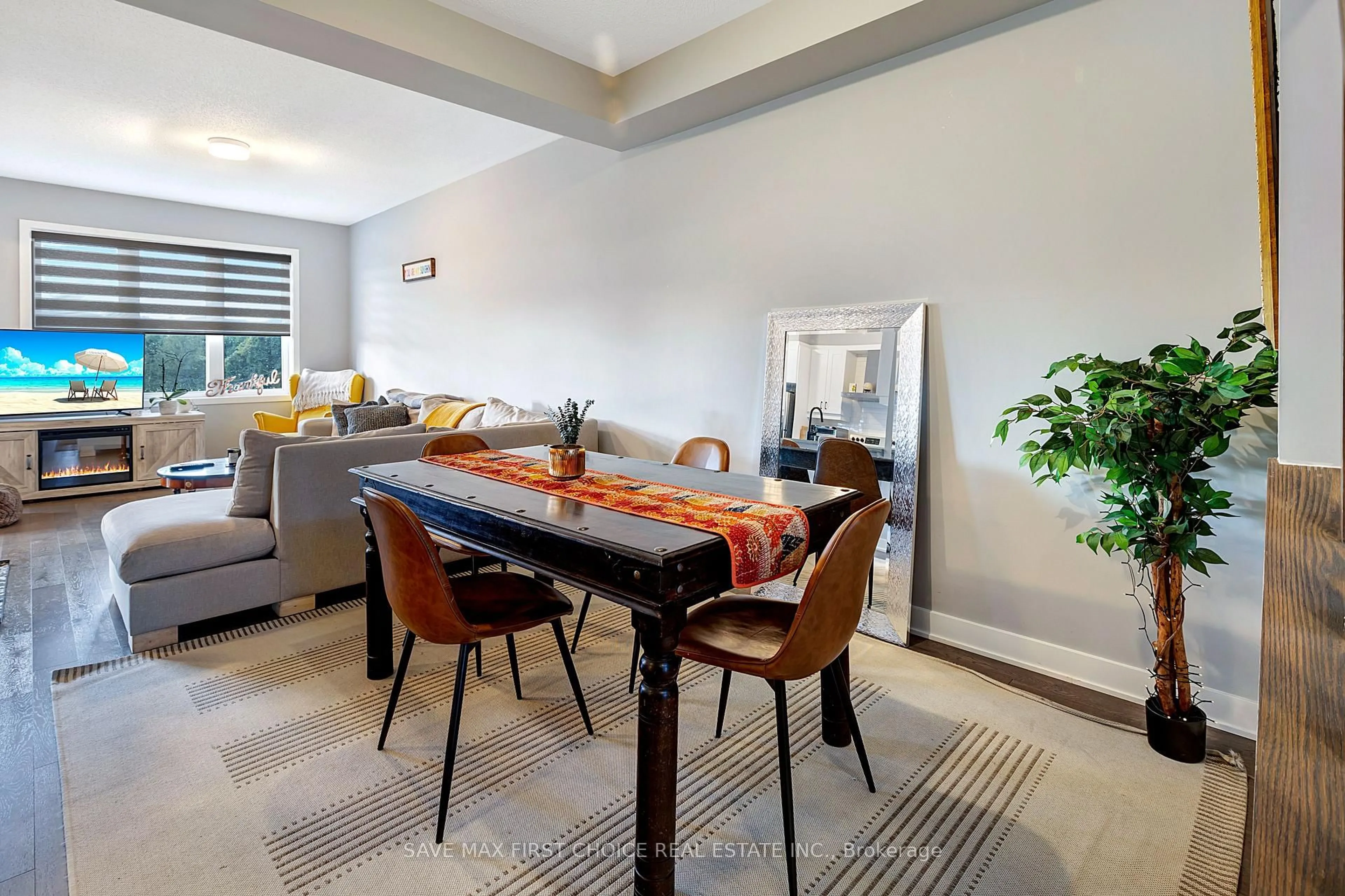 Dining room, unknown for 2070 WINSOME Terr, Orleans Ontario K4A 5M9