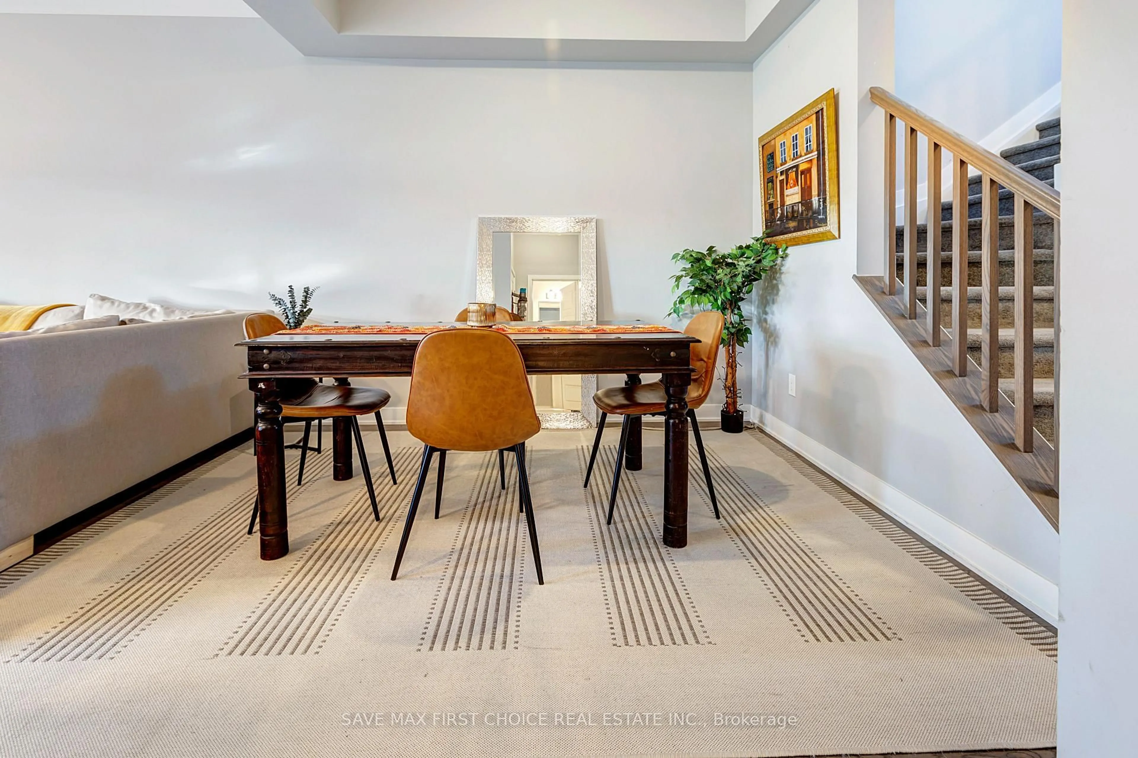 Dining room, unknown for 2070 WINSOME Terr, Orleans Ontario K4A 5M9