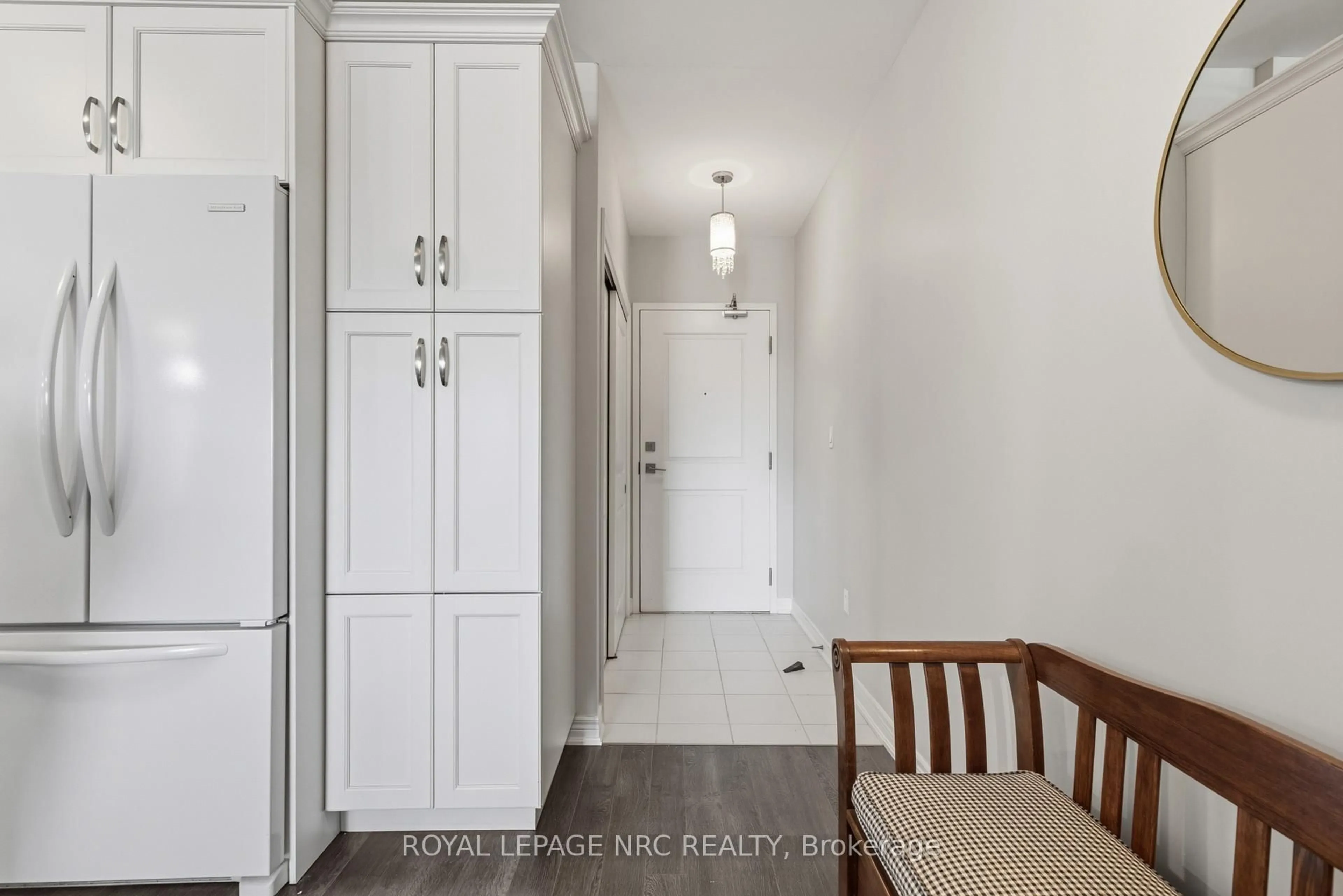 Indoor entryway for 379 Scott St #401, St. Catharines Ontario L2M 3W2