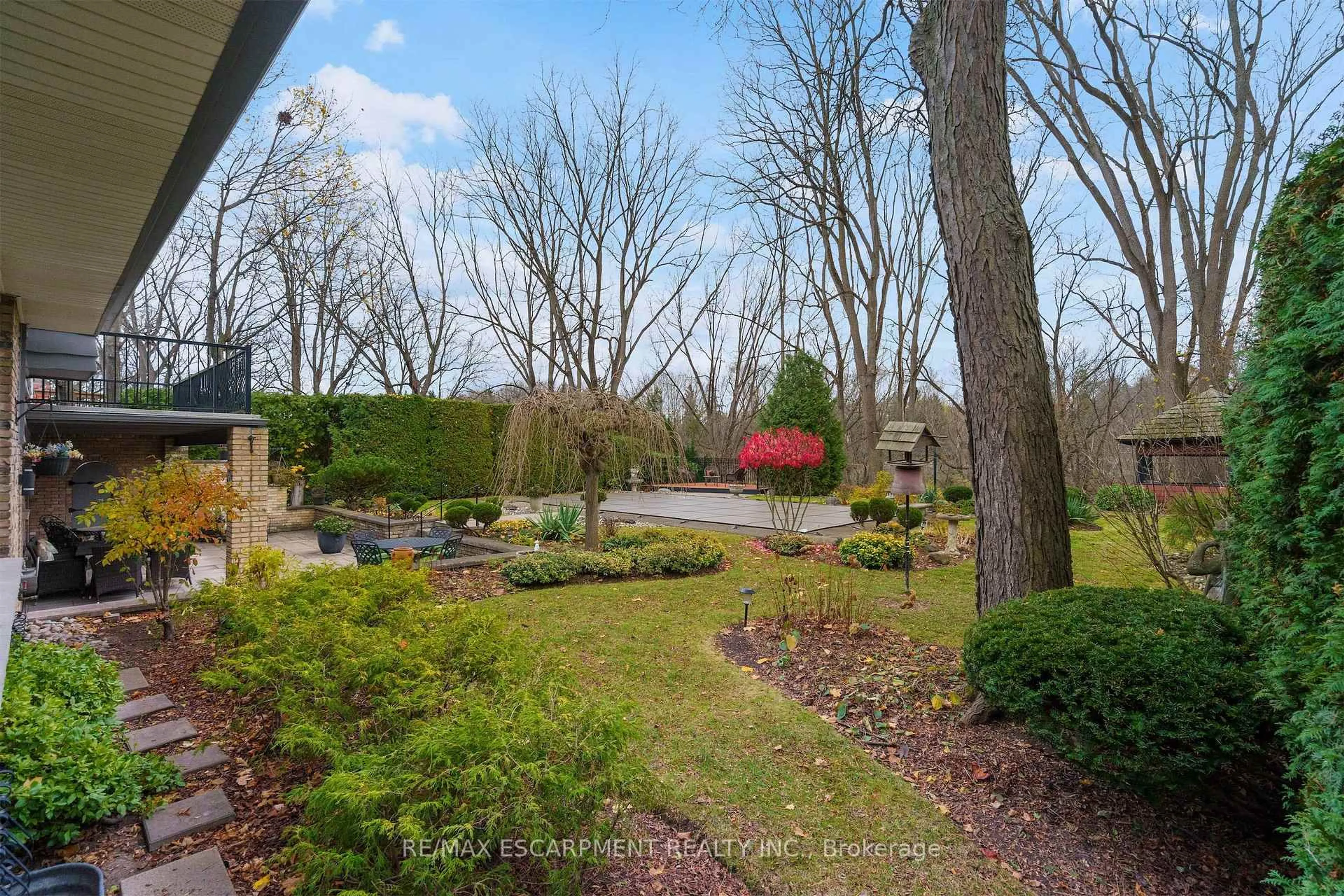 A pic from outside/outdoor area/front of a property/back of a property/a pic from drone, forest/trees view for 2 Walnut Grve, Hamilton Ontario L9H 3M4