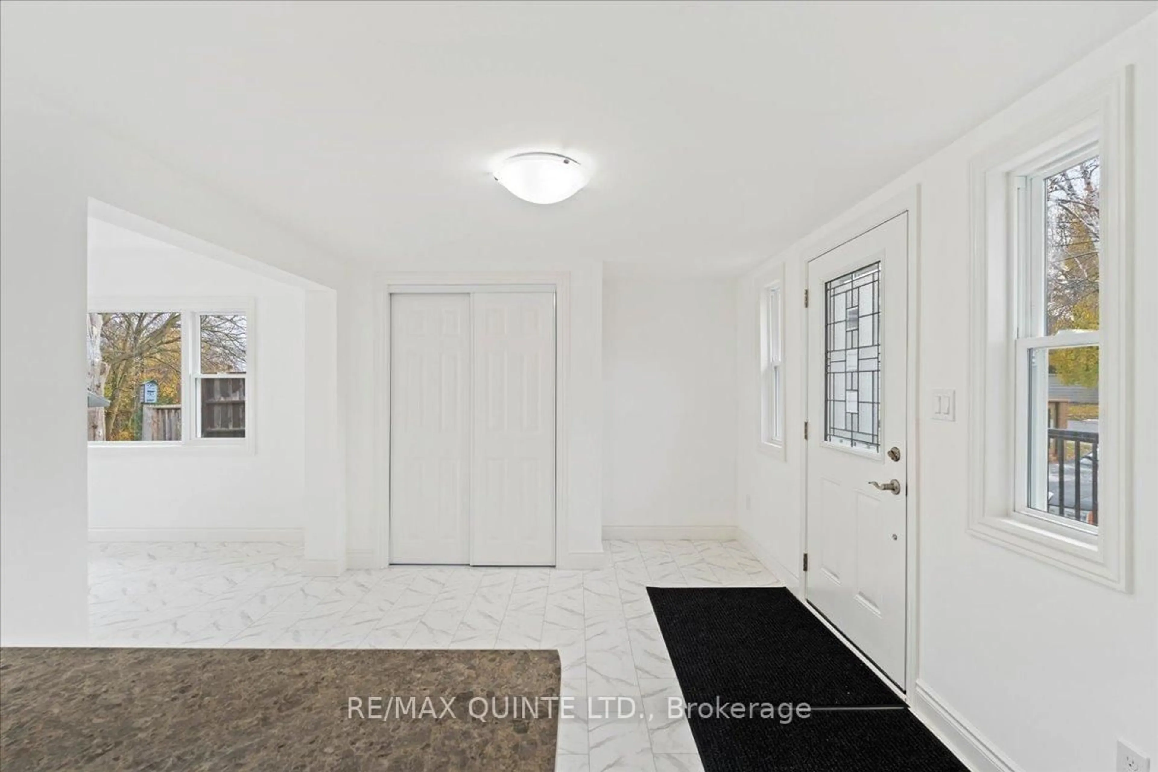 Indoor entryway for 27 Purdy St, Belleville Ontario K8P 1Y8