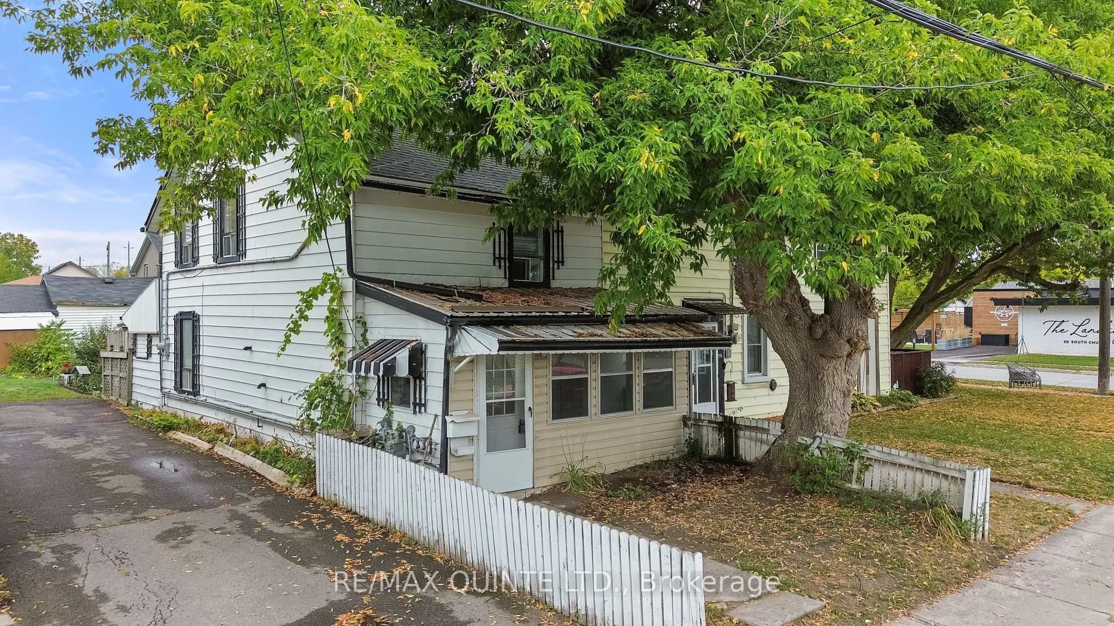 Home with vinyl exterior material, street for 79 South Church St, Belleville Ontario K8V 3B7