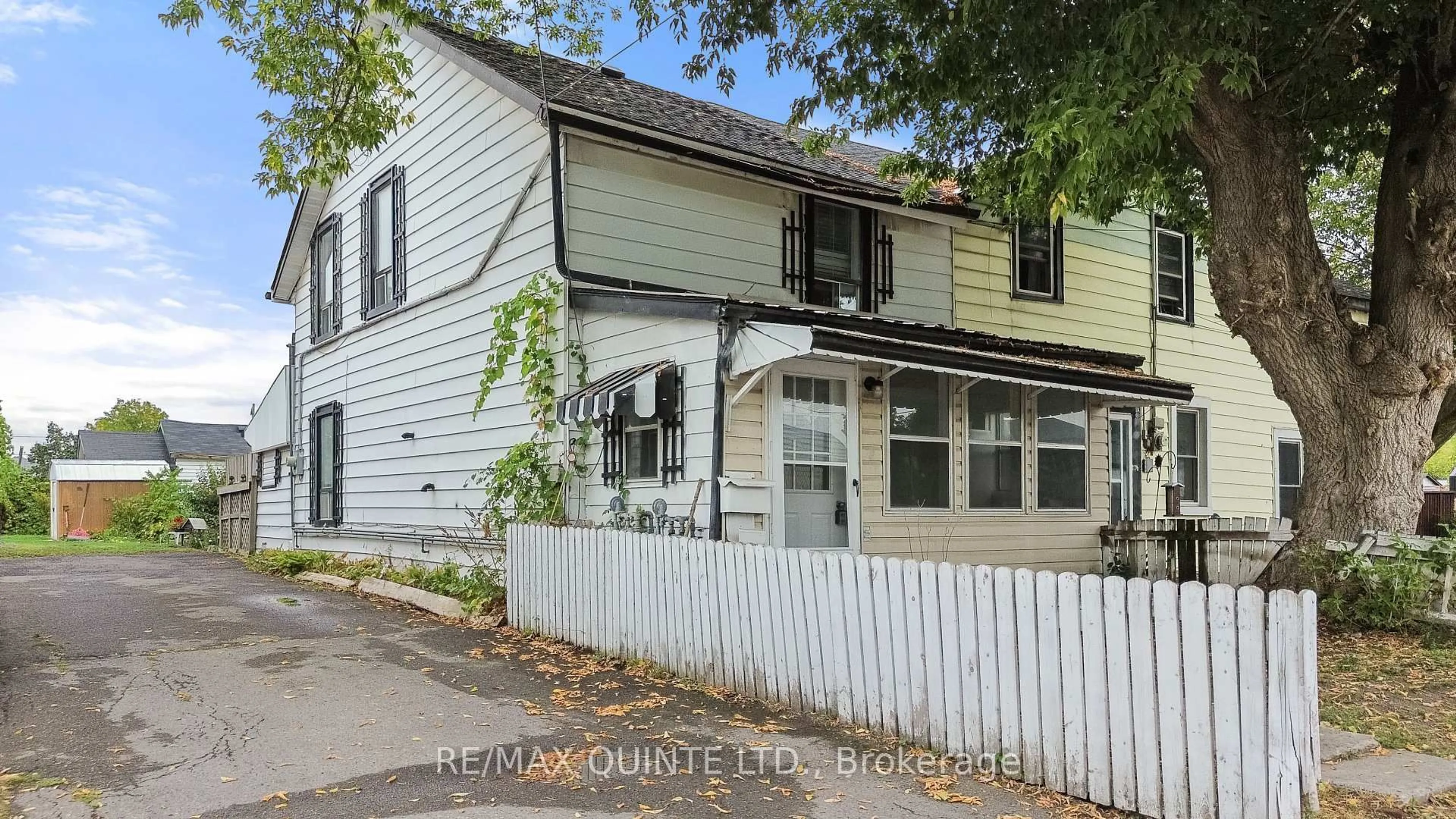 Home with vinyl exterior material, street for 79 South Church St, Belleville Ontario K8V 3B7