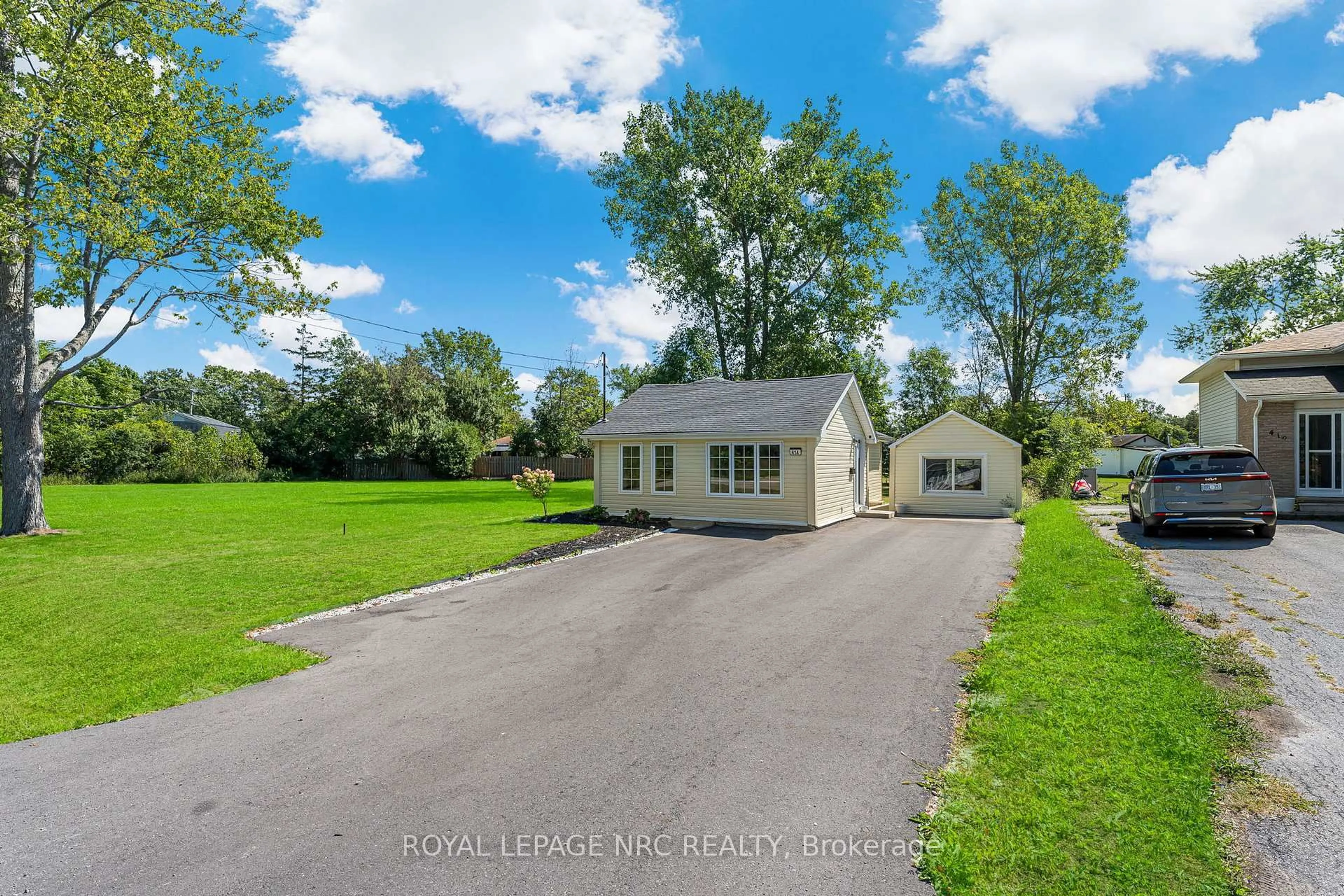 A pic from outside/outdoor area/front of a property/back of a property/a pic from drone, water/lake/river/ocean view for 414 WASHINGTON Rd, Fort Erie Ontario L2A 4K4