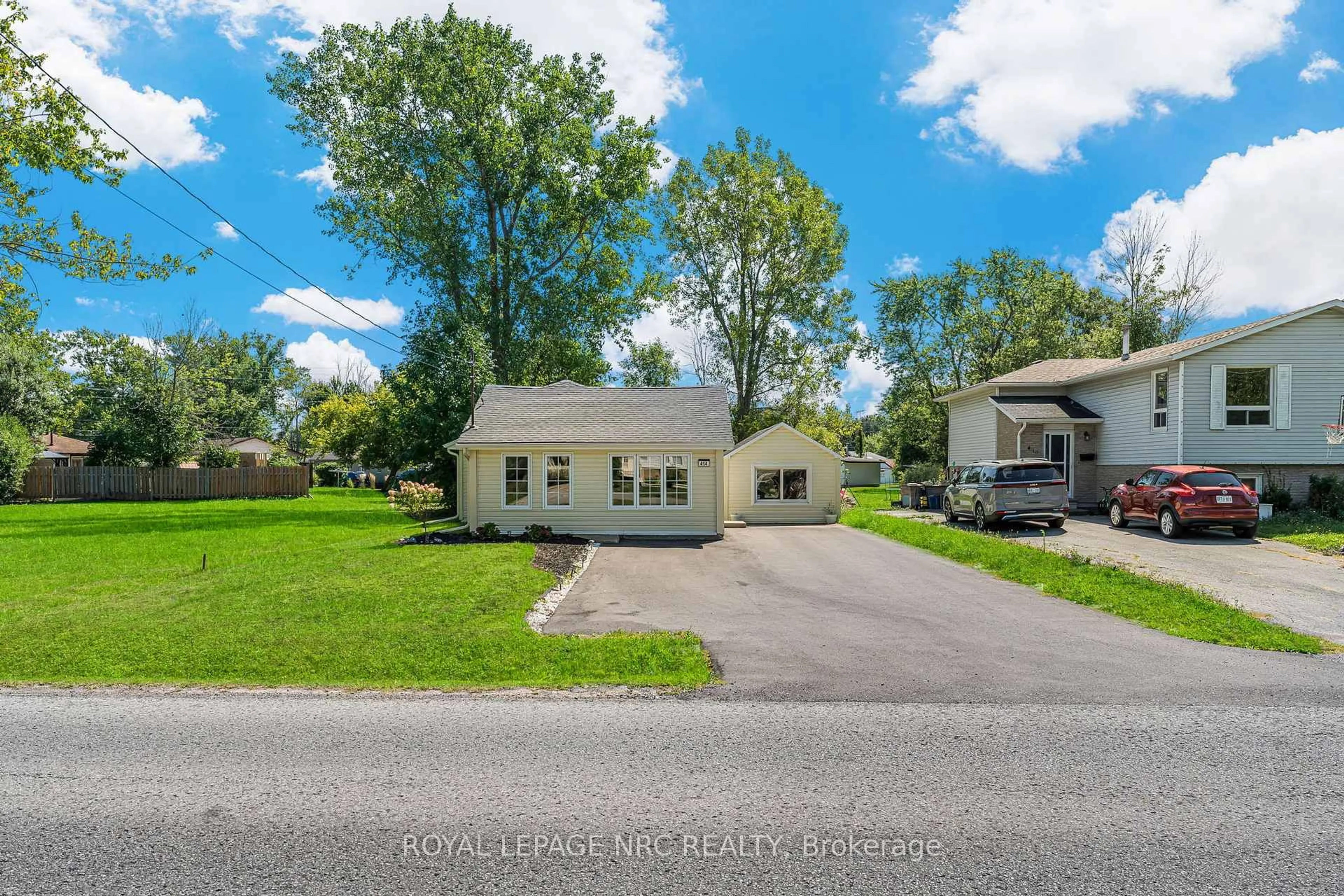 A pic from outside/outdoor area/front of a property/back of a property/a pic from drone, street for 414 WASHINGTON Rd, Fort Erie Ontario L2A 4K4