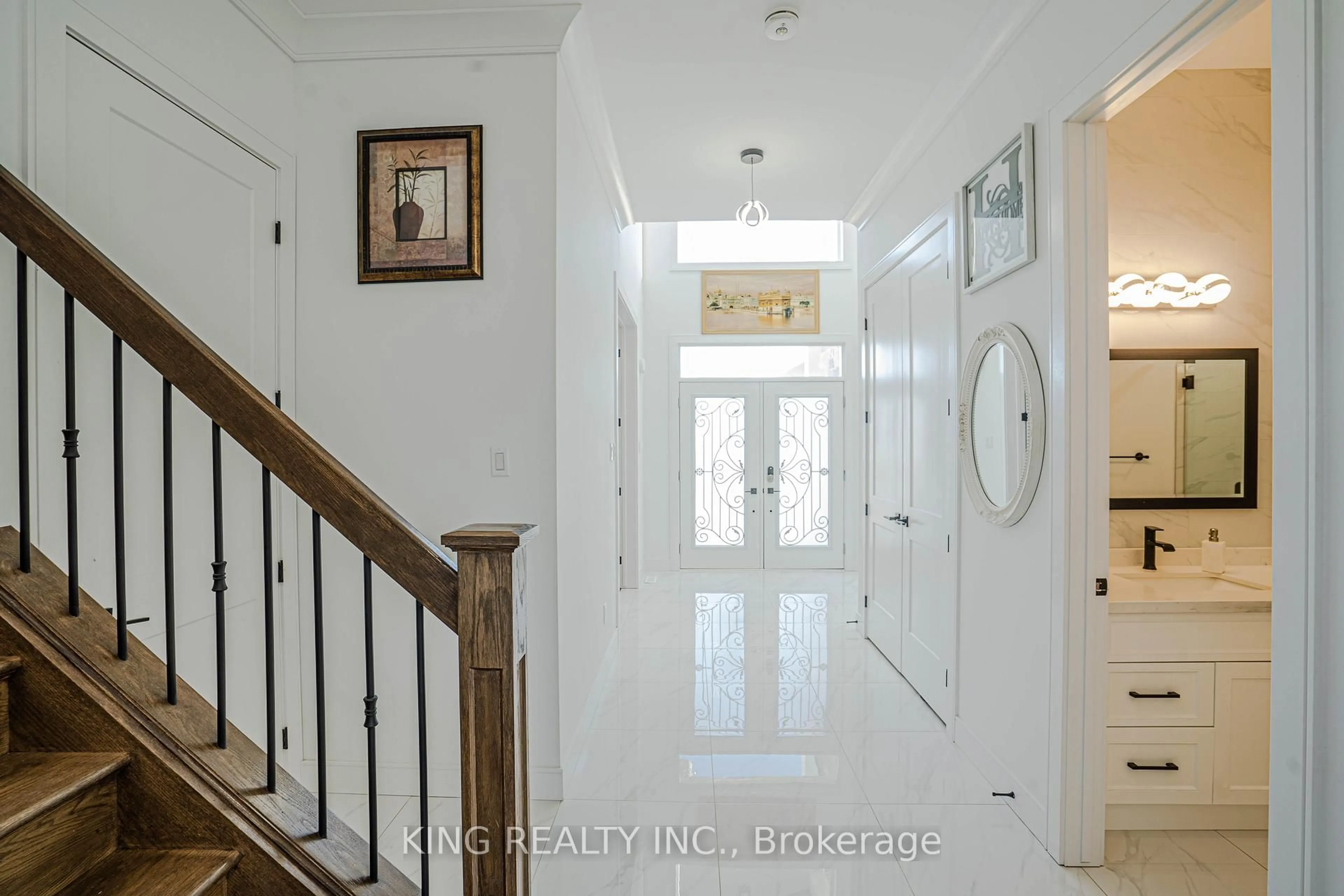 Indoor entryway for 200 Snyders Ave, Central Elgin Ontario N0L 1B0