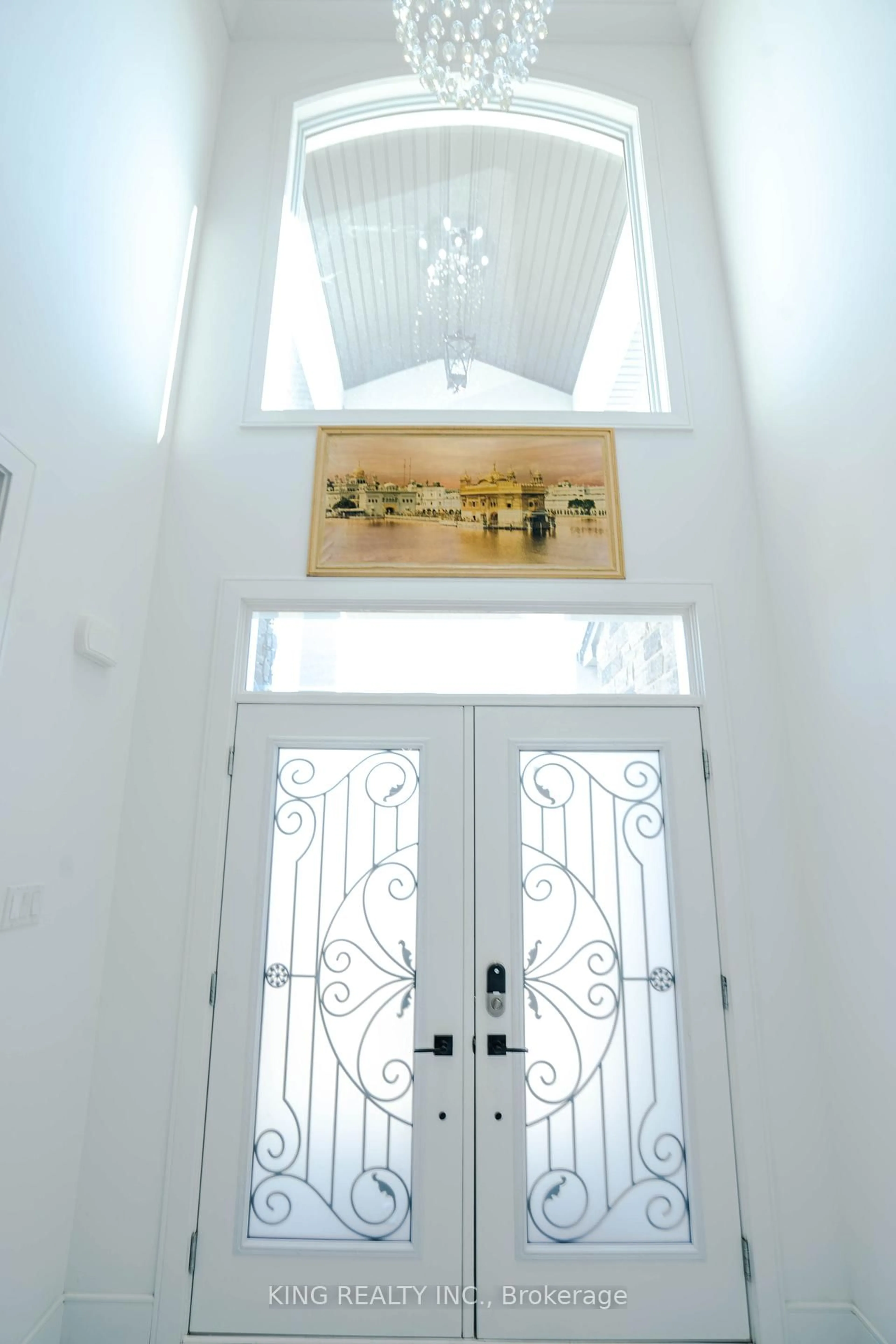 Indoor entryway for 200 Snyders Ave, Central Elgin Ontario N0L 1B0