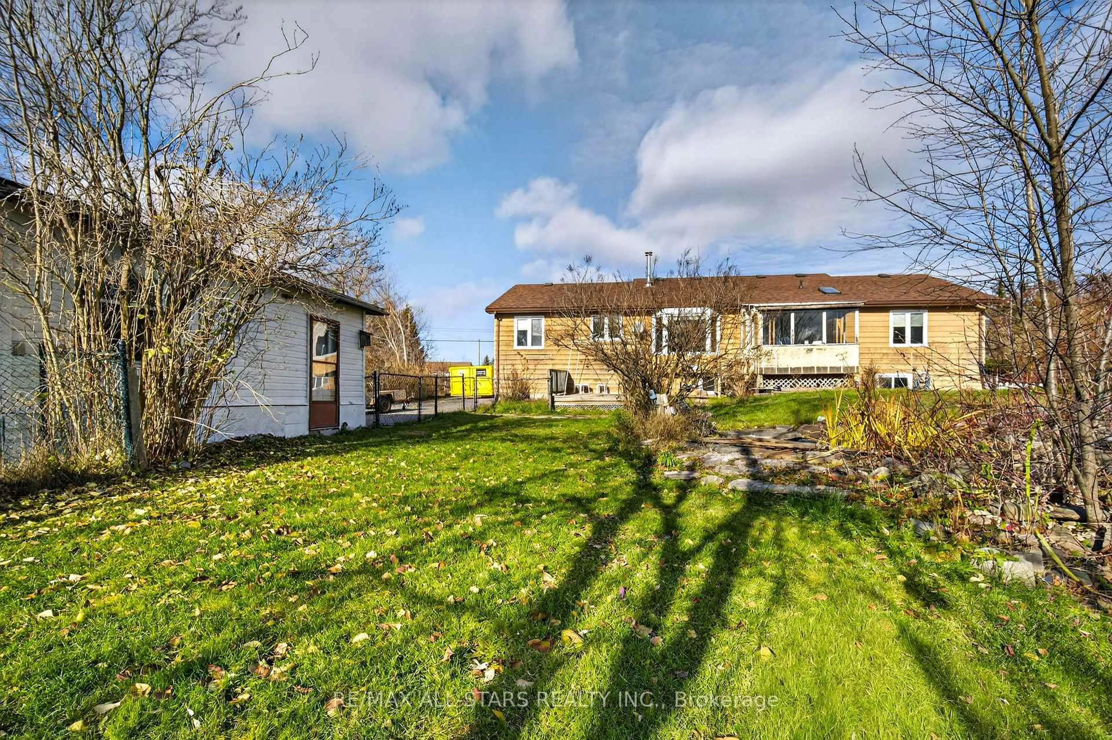 A pic from outside/outdoor area/front of a property/back of a property/a pic from drone, building for 150 King St, Kawartha Lakes Ontario K0L 2W0