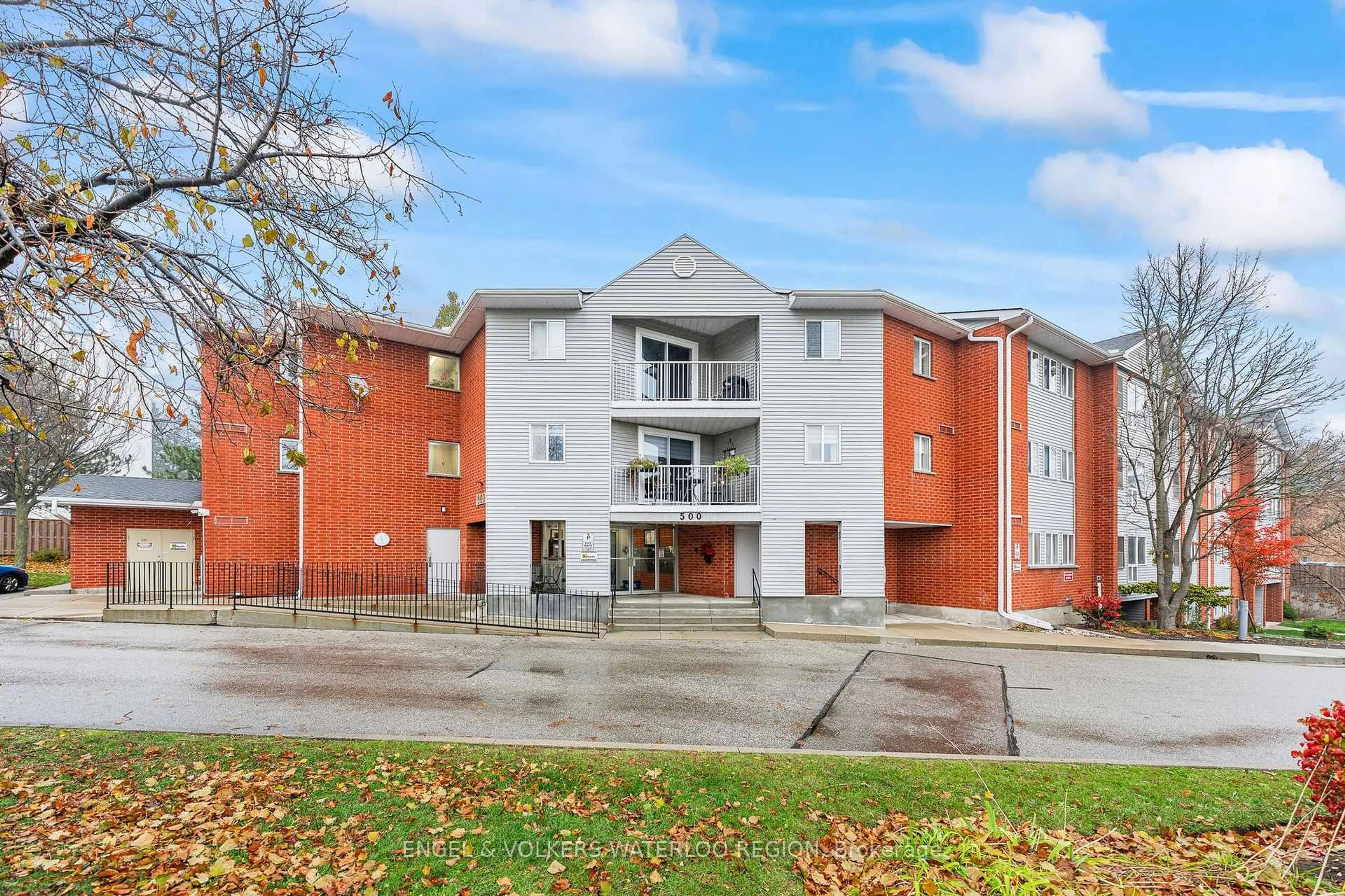 A pic from outside/outdoor area/front of a property/back of a property/a pic from drone, building for 500 Westmount Rd #410, Kitchener Ontario N2M 5M9