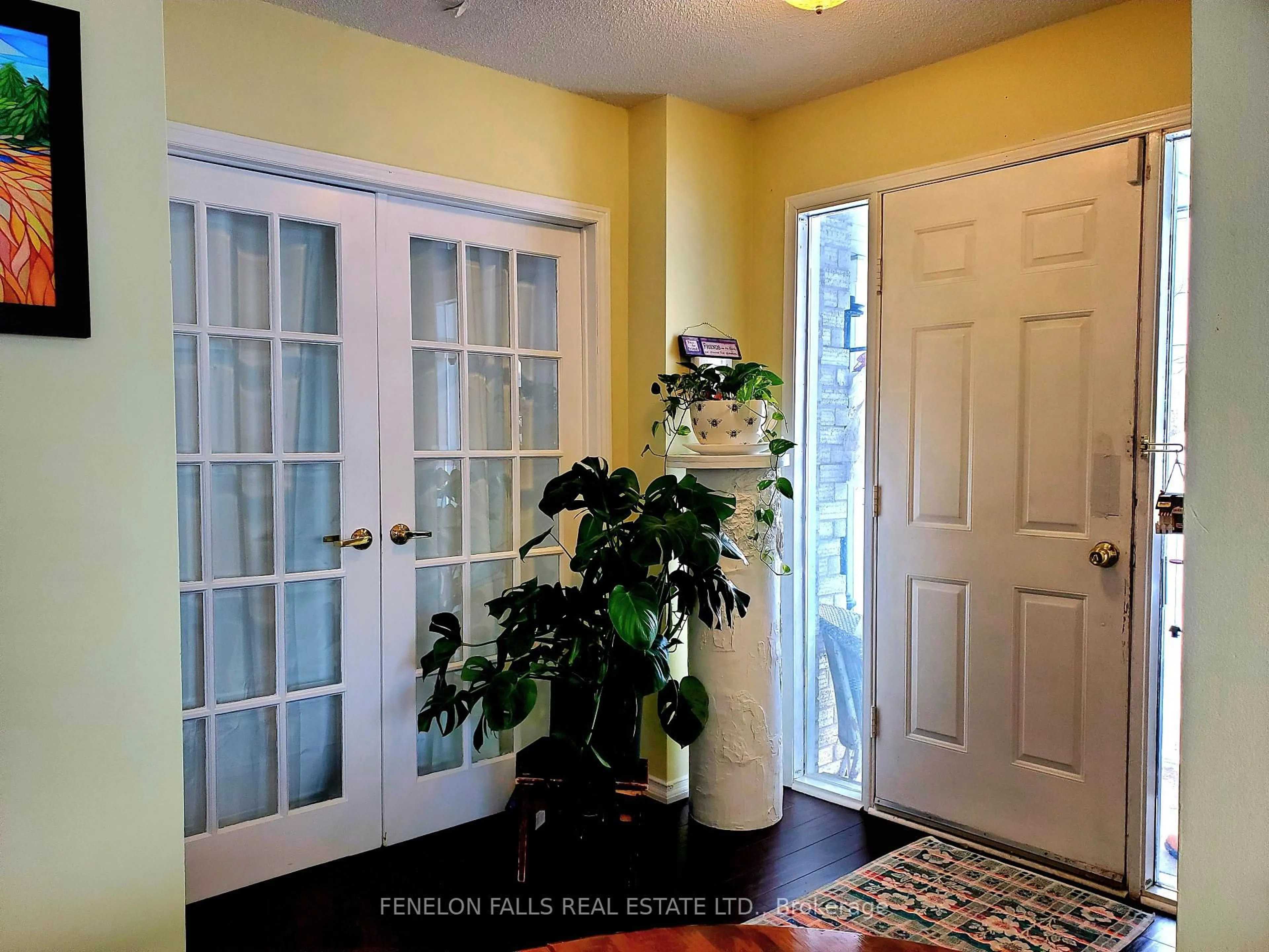 Indoor entryway for 180 Orchard Park Rd, Kawartha Lakes Ontario K9V 6A6
